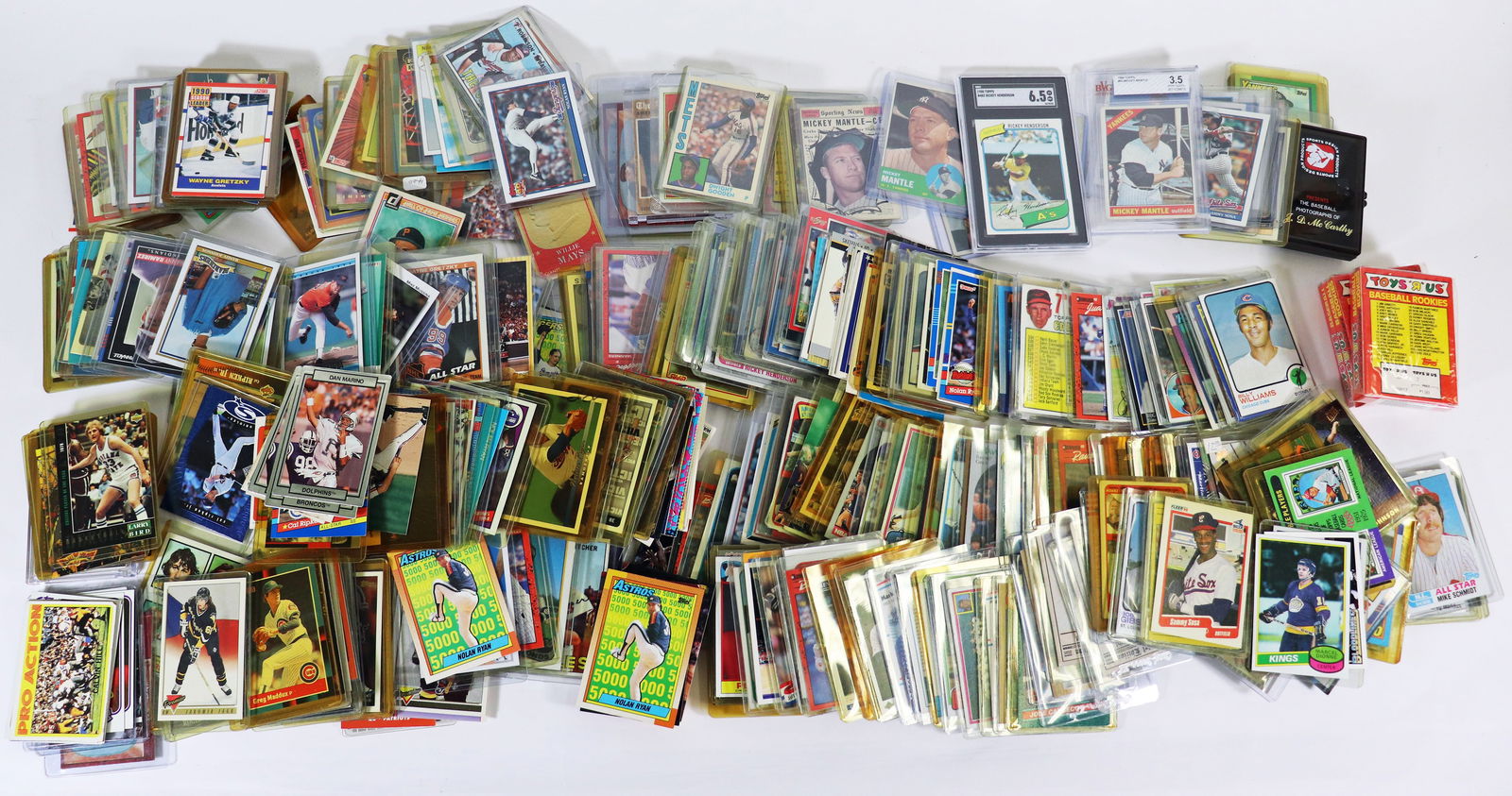 VINTAGE BASEBALL CARD COLLECTION + MORE (1 of 10)