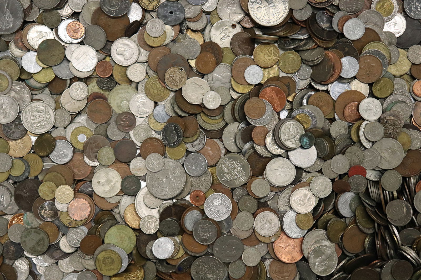 LARGE FOREIGN WORLD COIN COLLECTION (1 of 5)