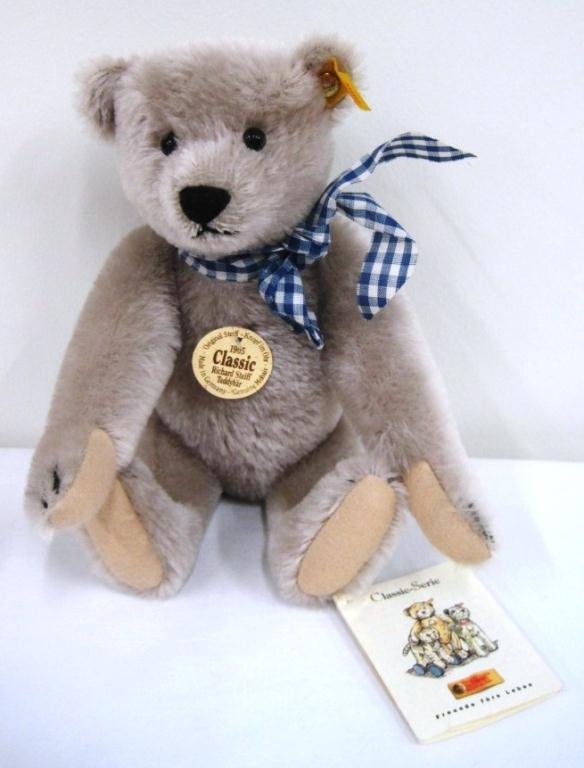 1905 CLASSIC RICHARD STEIFF BEAR: 10" Tall.