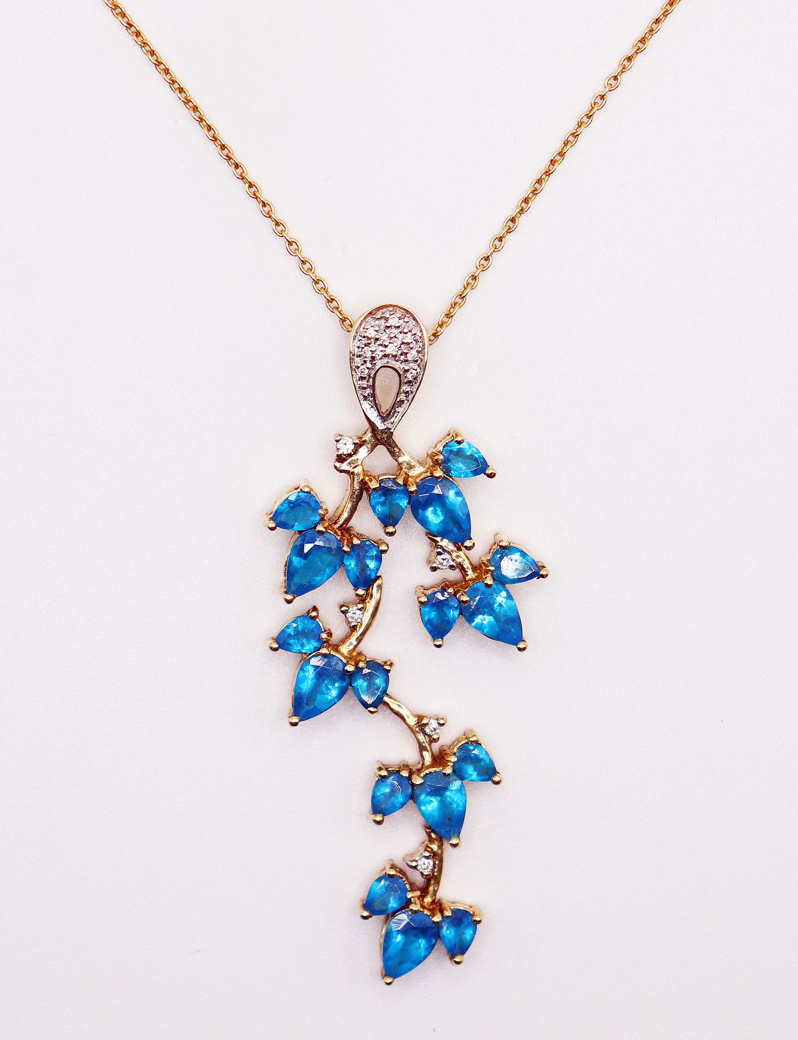 18K AMAYANI BLUE GEMSTONE NECKLACE (1 of 4)