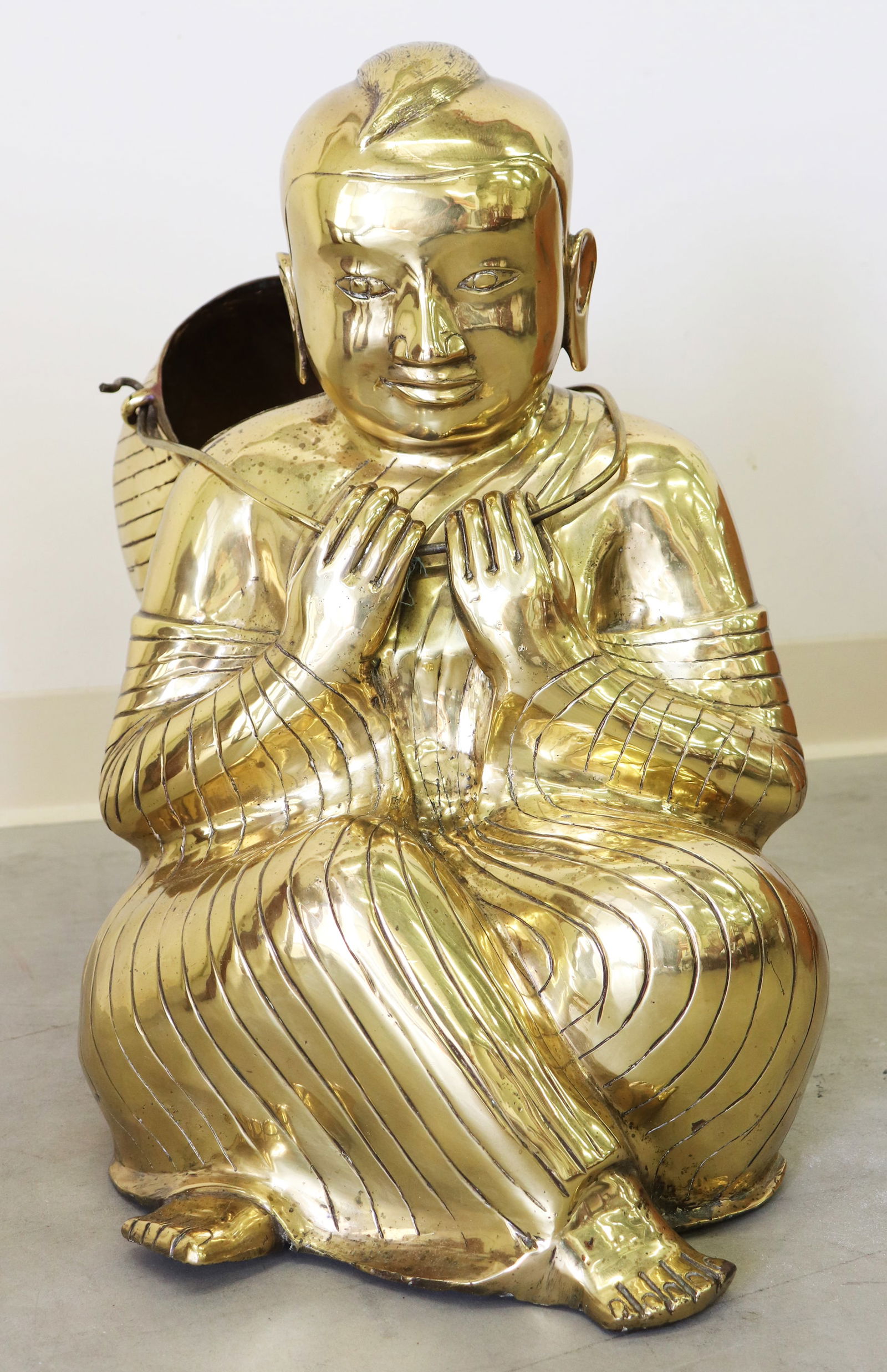 LARGE VINTAGE BRASS BUDDHA SCULPTURE (1 of 3)