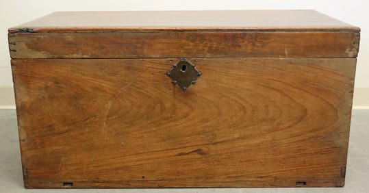 19TH CENTURY WOOD TRUNK