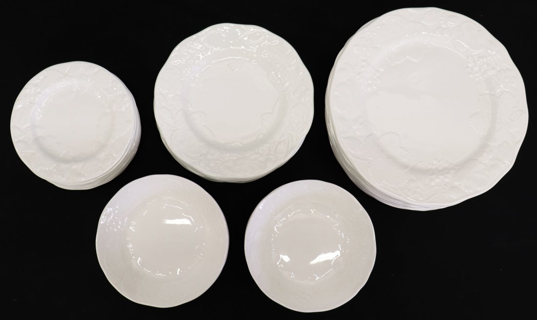 WEDGWOOD "STRAWBERRY & VINE" CHINA SET (1 of 3)