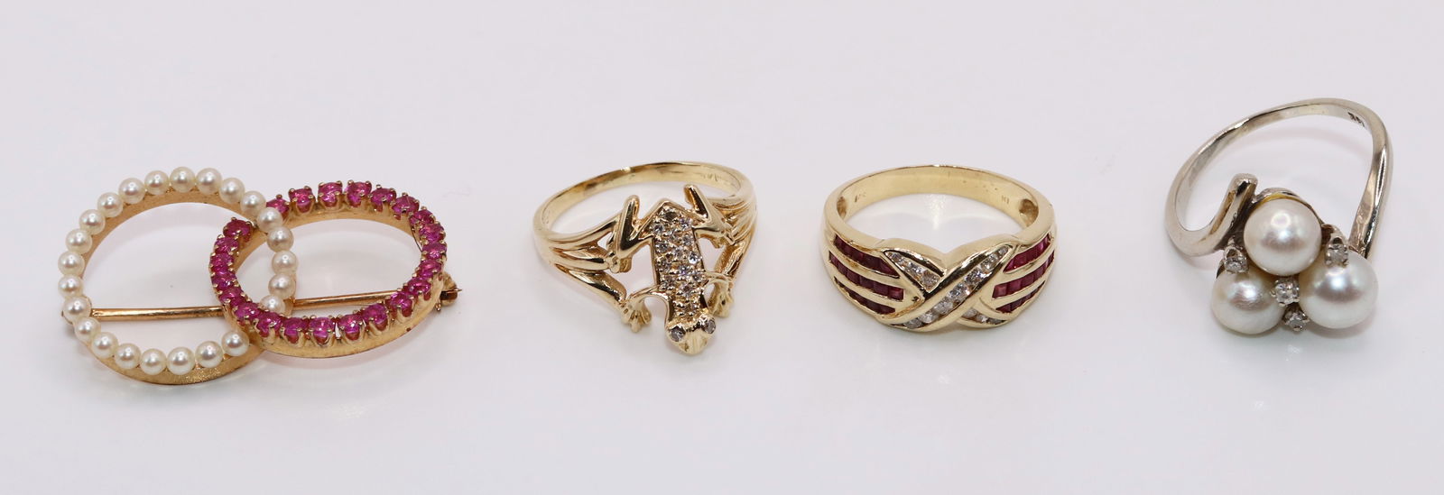 (3) 14K GOLD RINGS AND BROOCH (1 of 3)