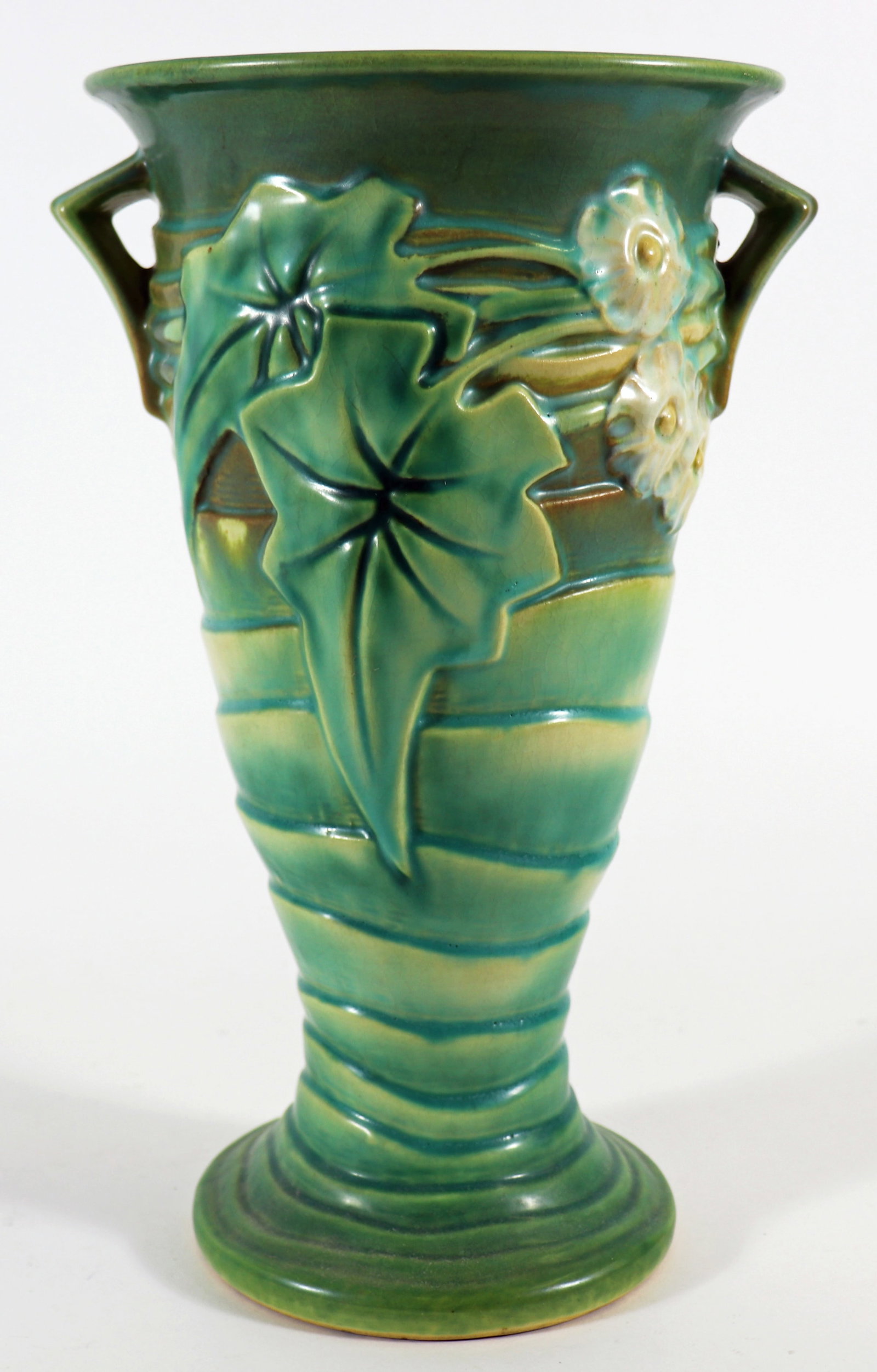 ROSEVILLE LUFFA GREEN TALL VASE (1 of 3)