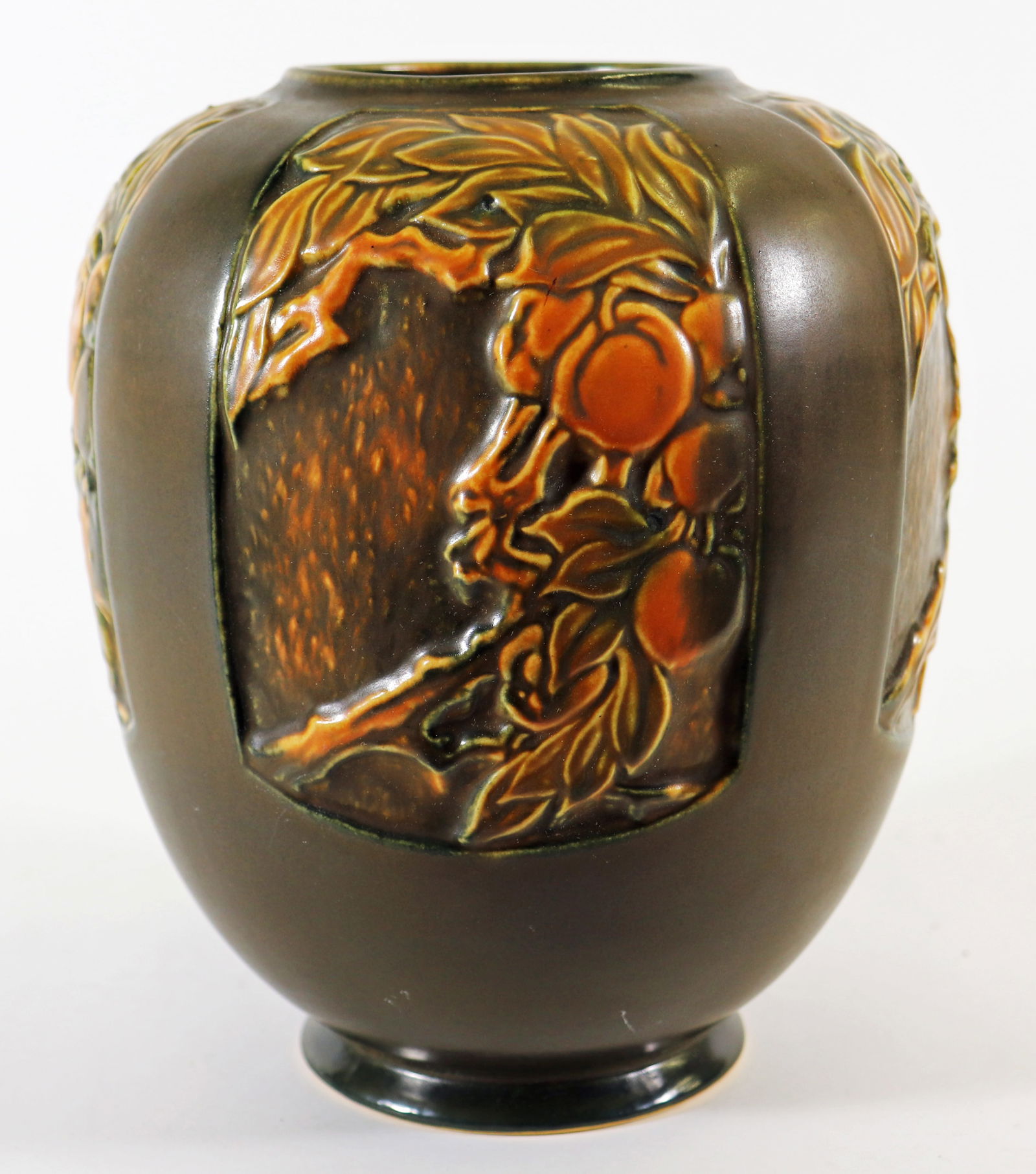 ROSEVILLE ROSECRAFT PANEL VASE CIRCA 1920 (1 of 4)