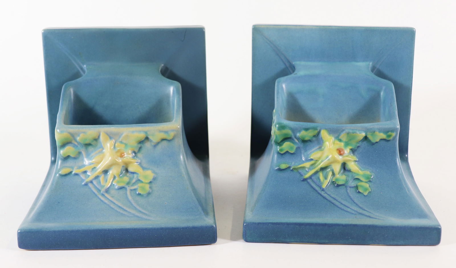 ROSEVILLE POTTERY COLUMBINE BOOKEND PLANTERS: A pair of Roseville pottery blue bookend planters in the Columbine pattern. 5.25" x 5" x 5"