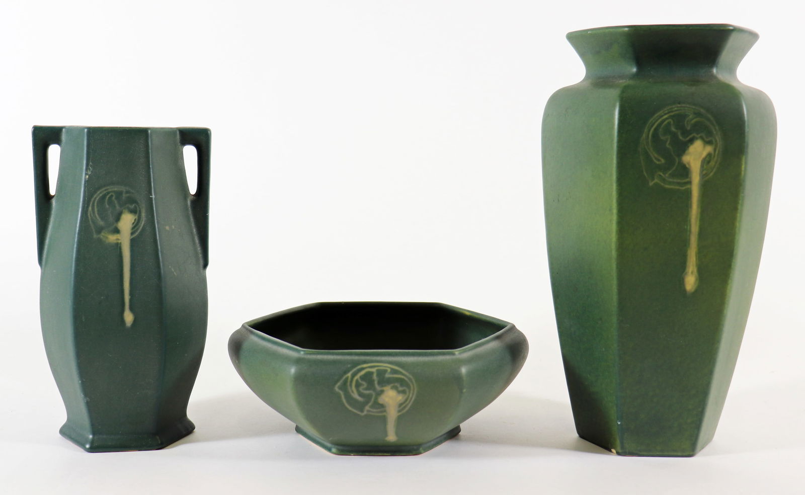 (3) ROSEVILLE POTTERY ROSECRAFT HEXAGON circa 1924 (1 of 7)