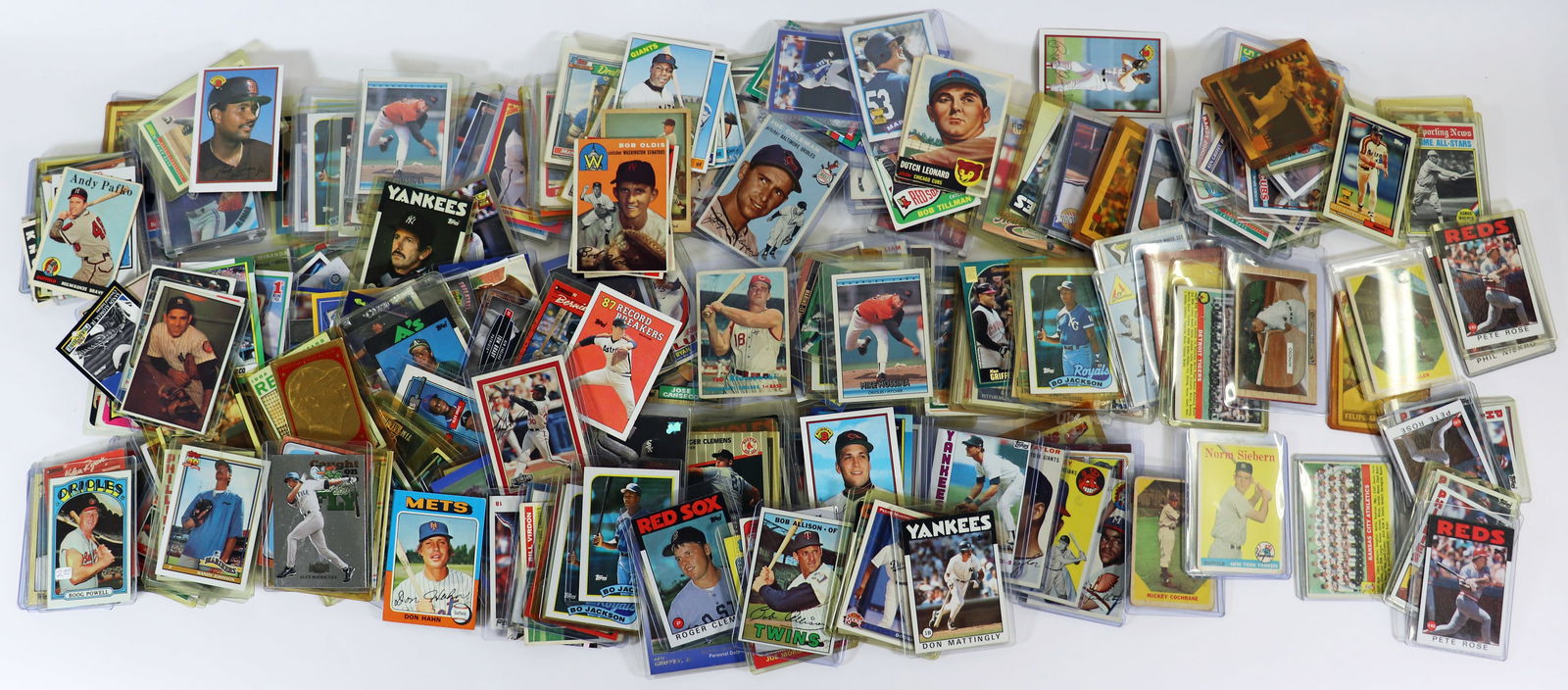 LARGE COLLECTION OF VINTAGE BASEBALL CARDS (1 of 7)