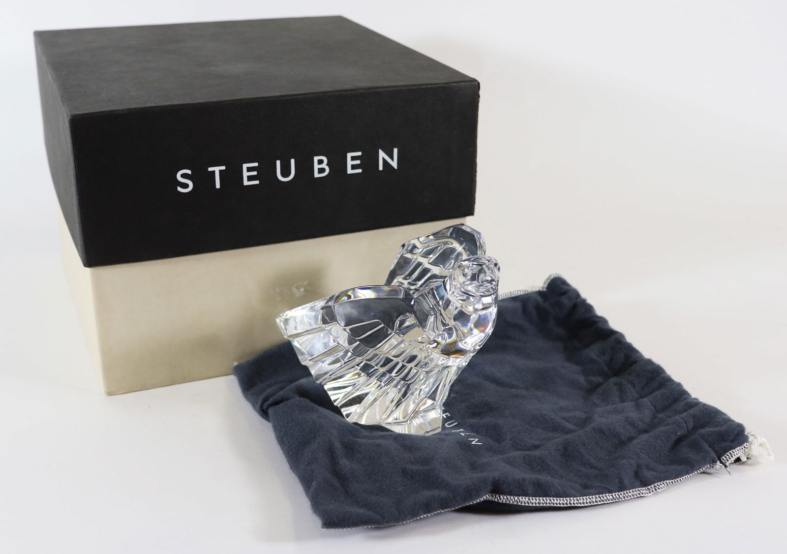 STEUBEN CRYSTAL EAGLE W/ BOX (1 of 4)
