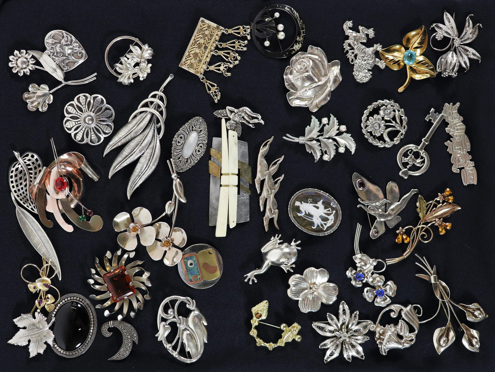 VINTAGE STERLING SILVER BROOCHES (1 of 4)