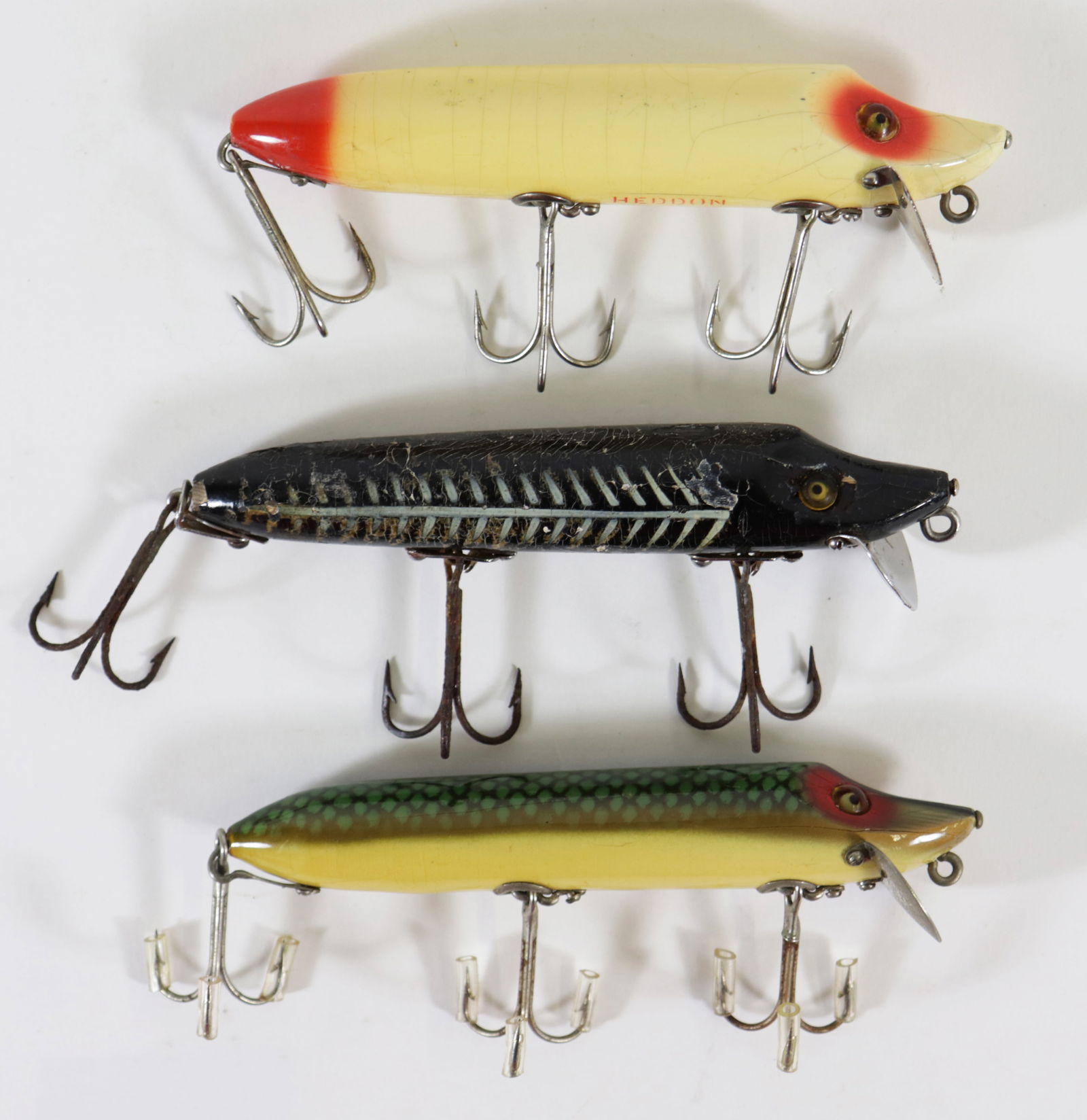 (3) VINTAGE HEDDON WOOD GLASS EYES VAMP LURES (1 of 2)