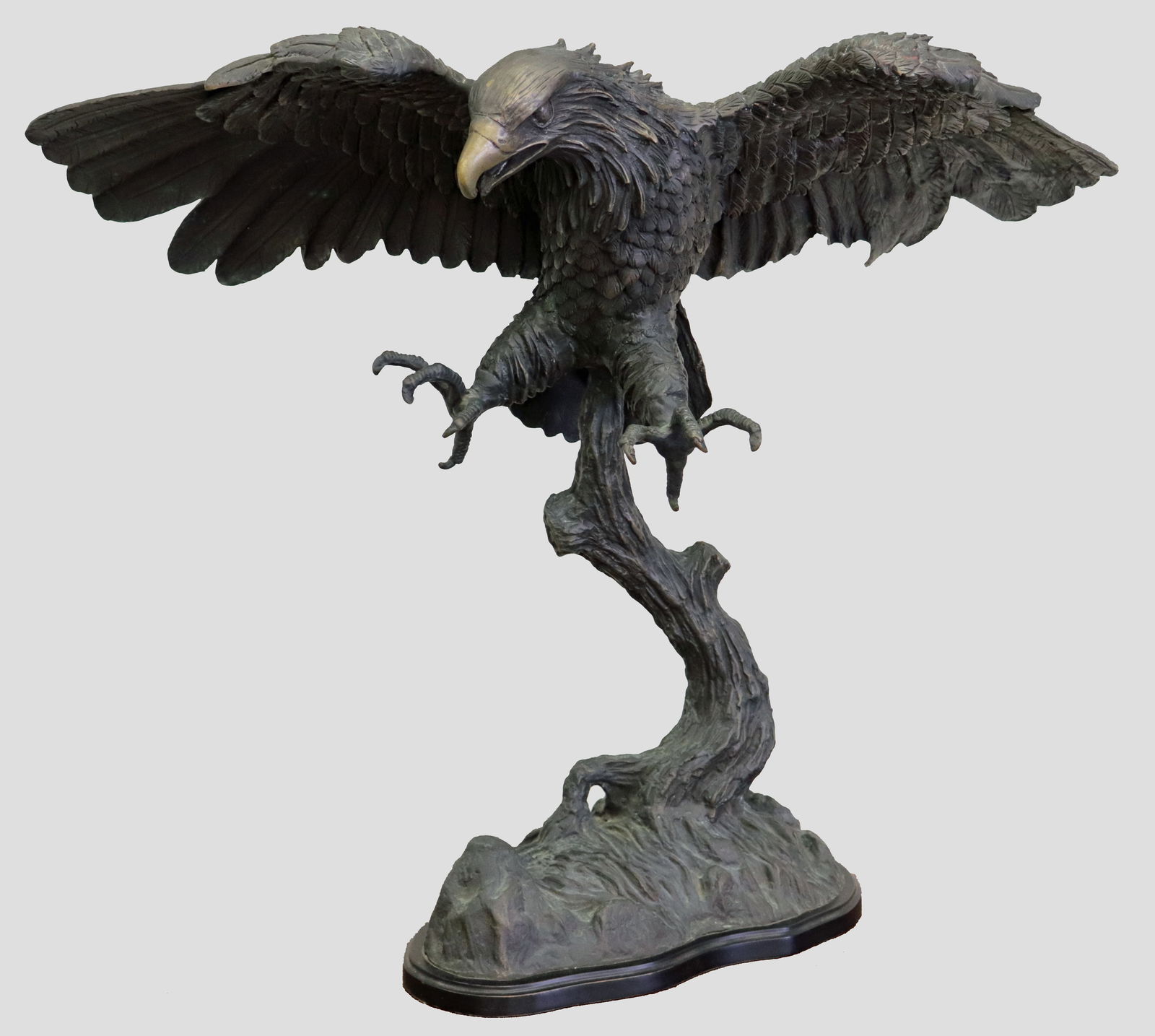 LARGE METAL EAGLE SCULPTURE (1 of 5)
