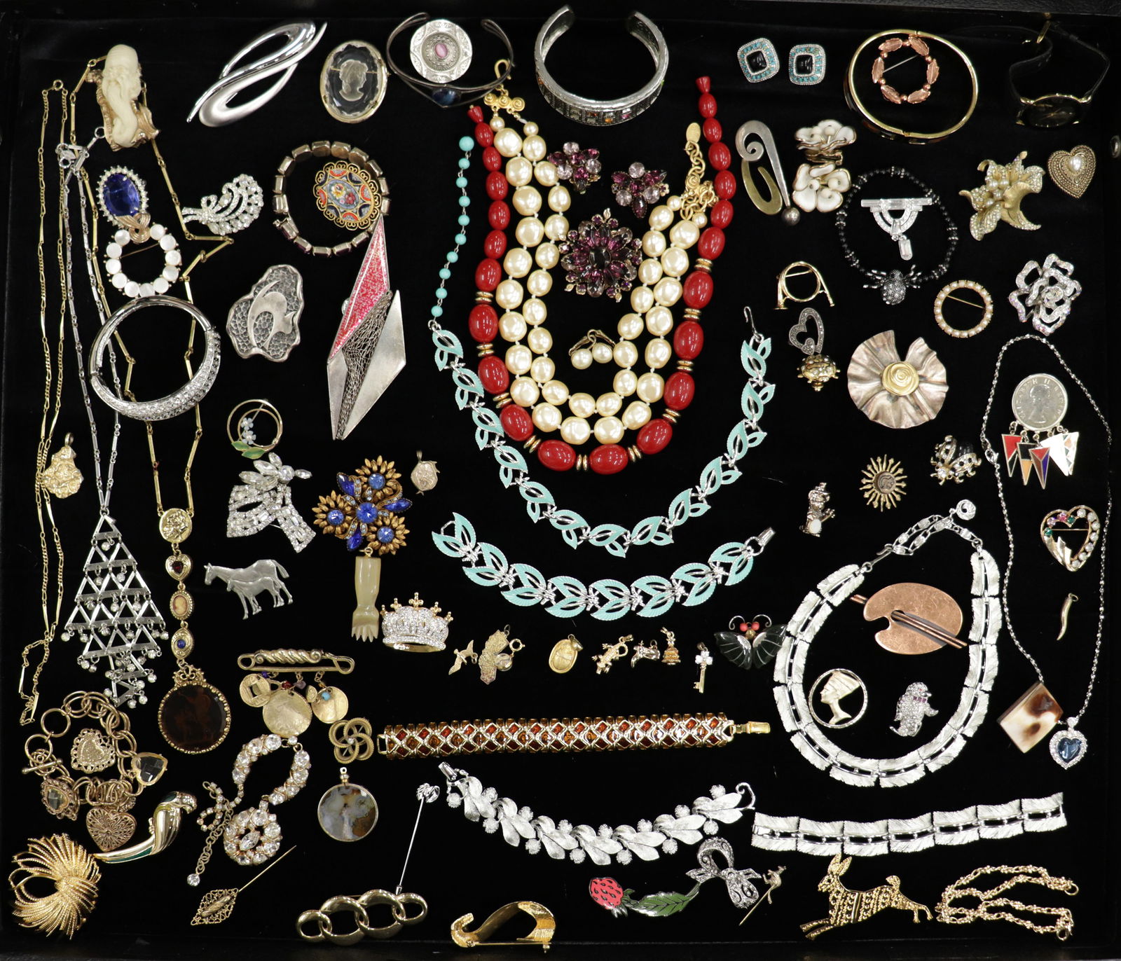VINTAGE DESIGNER COSTUMER JEWELRY COLLECTION: Includes Joan Rivers Carolee Suzanne Somers, Trifari, Boucherer Goldette, Michaela, Frey Wein, Sarah Coventry, Catamore, Coro, Swarovski, Lisner, Kramer, Warner and more.