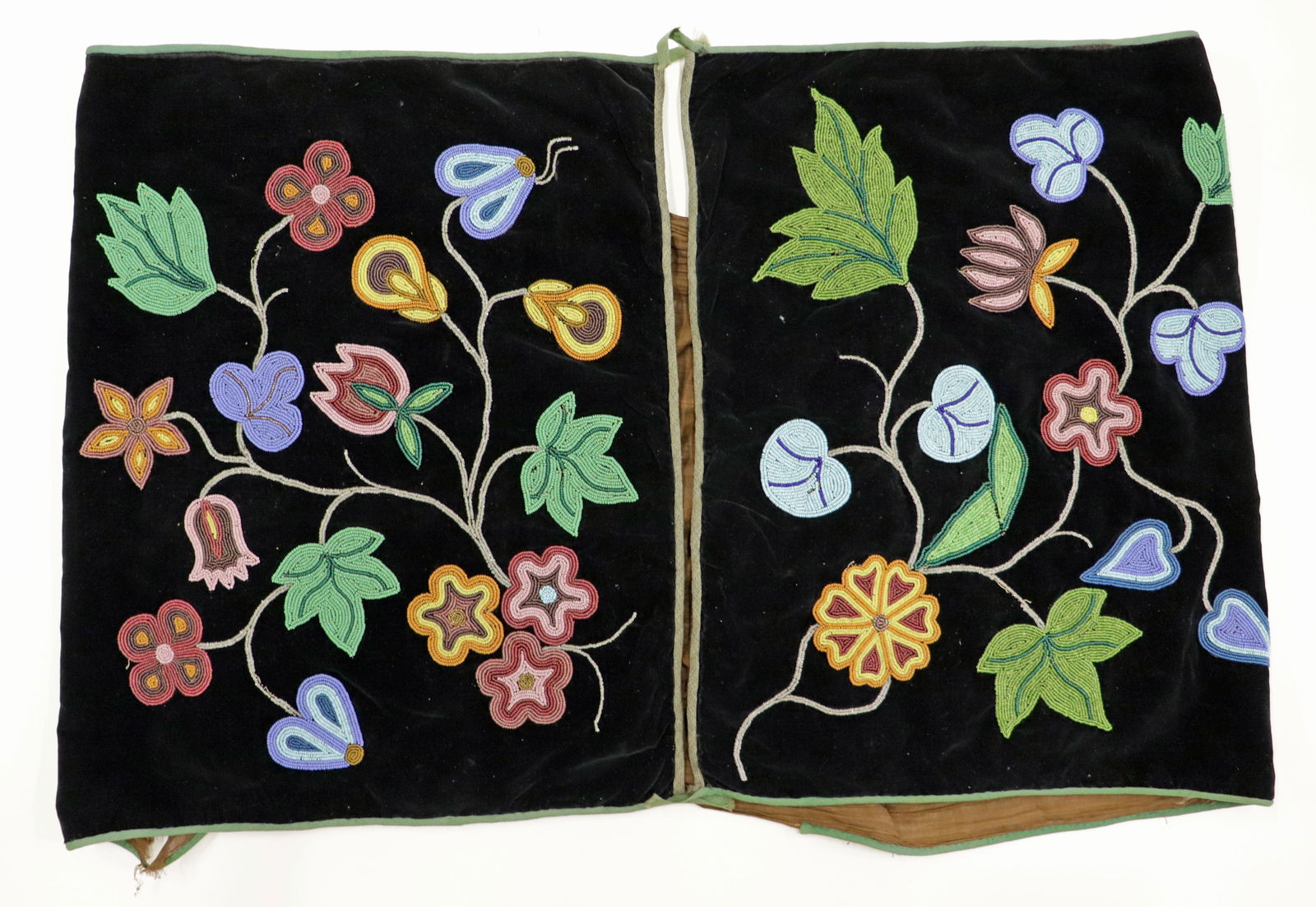 NATIVE AMERICAN PLAINS INDIAN BEADED BREECHCLOTH (1 of 4)