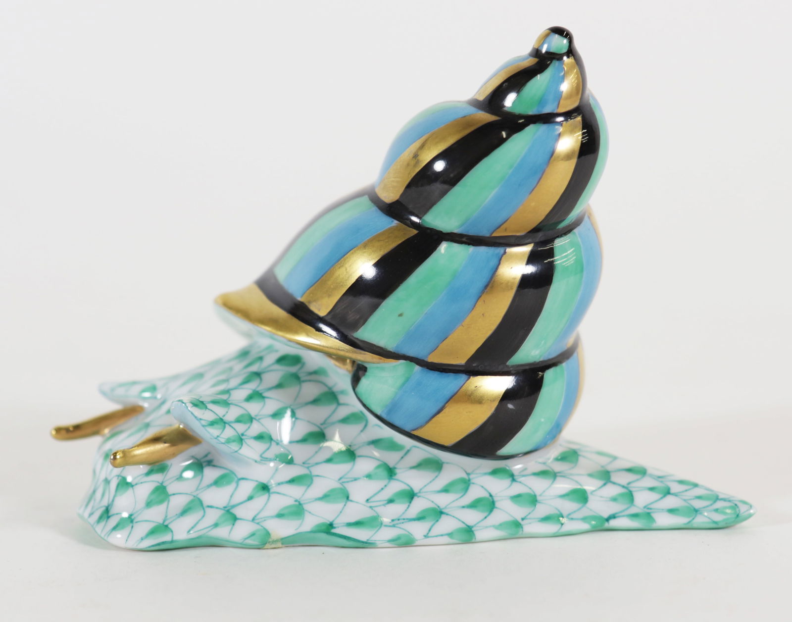 HEREND GREEN FISHNET SNAIL BUGS & FRIENDS FIGURINE (1 of 3)