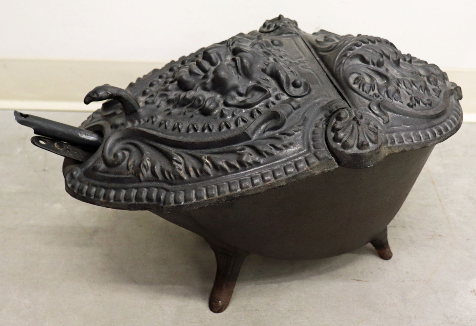 EARLY IRON COAL SCUTTLE BUCKET W/ SCOOP (1 of 3)