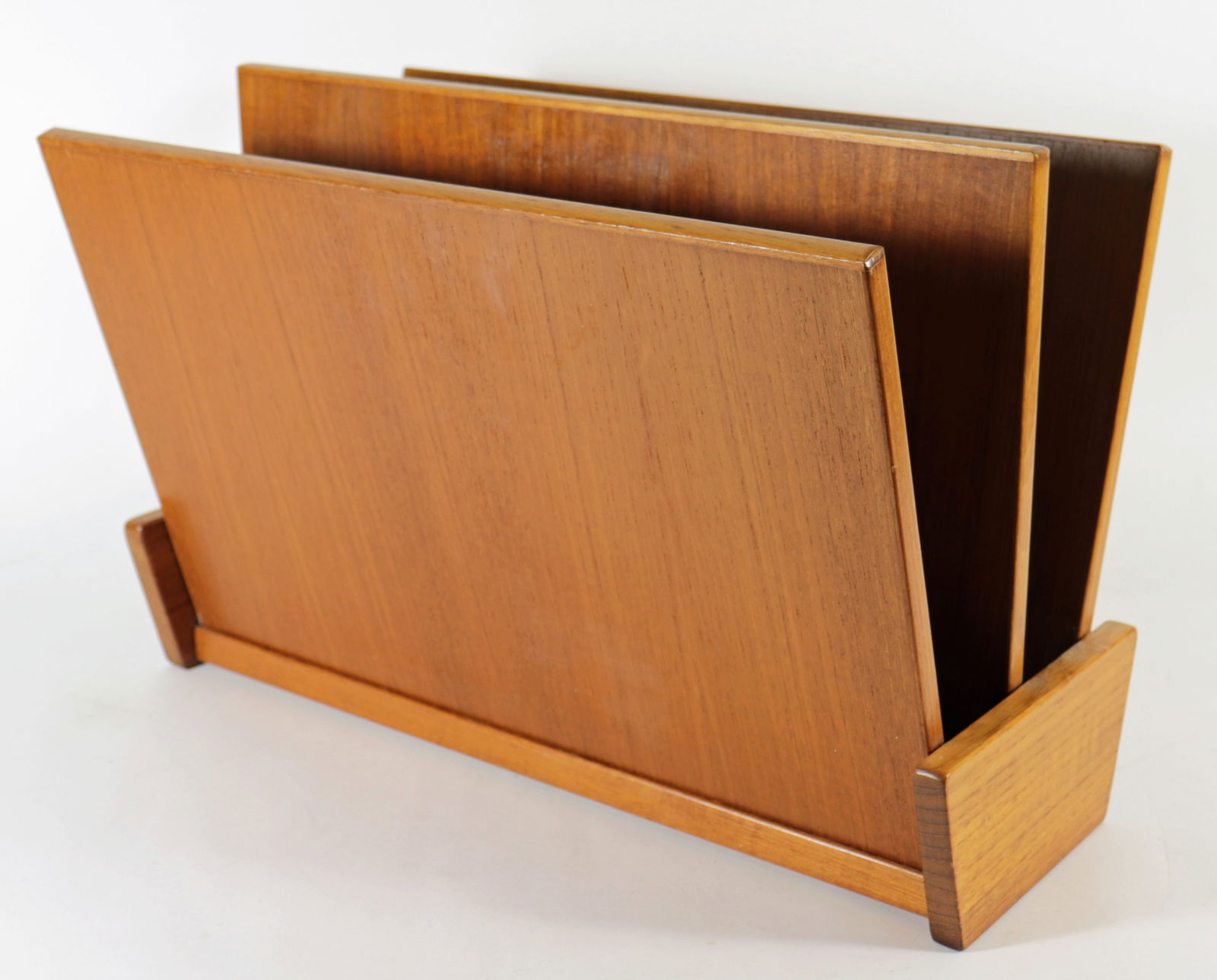 DANISH MODERN MAGAZINE RACK BY MOBLER (1 of 4)
