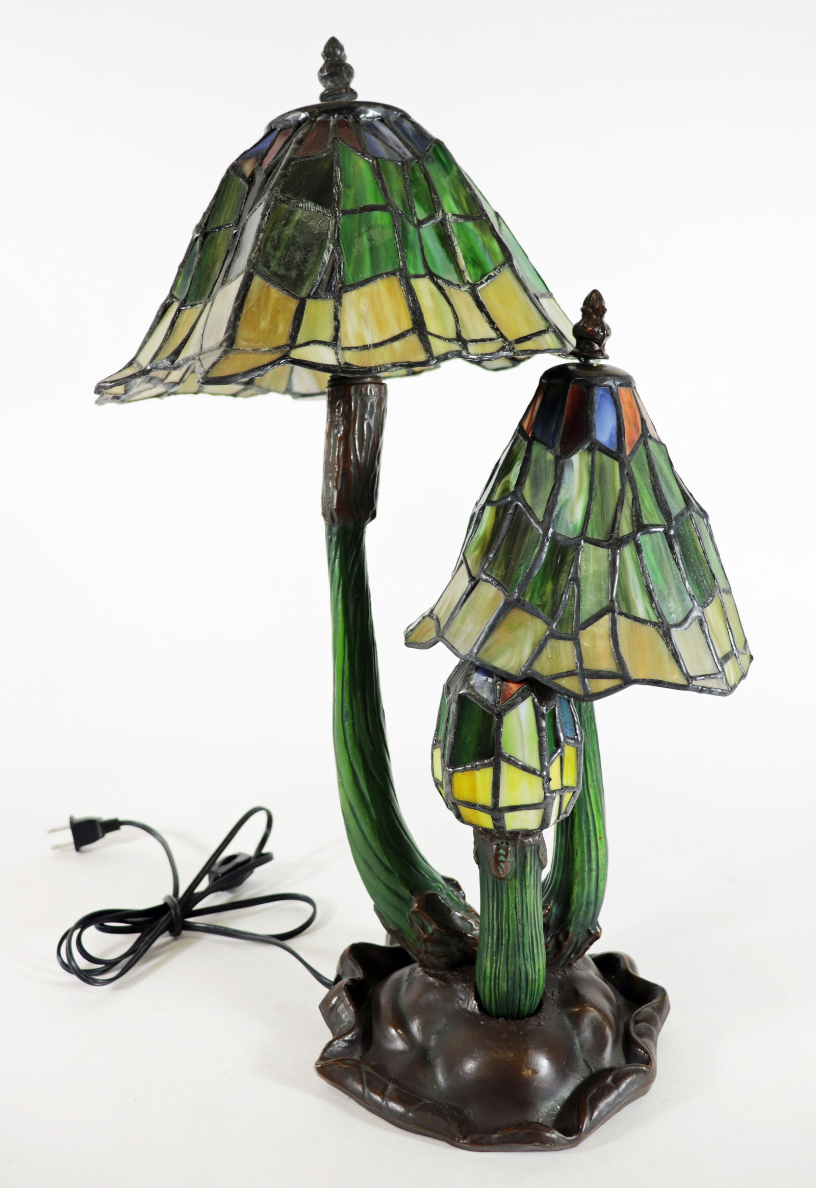 TIFFANY STYLE MUSHROOM LAMP (1 of 2)