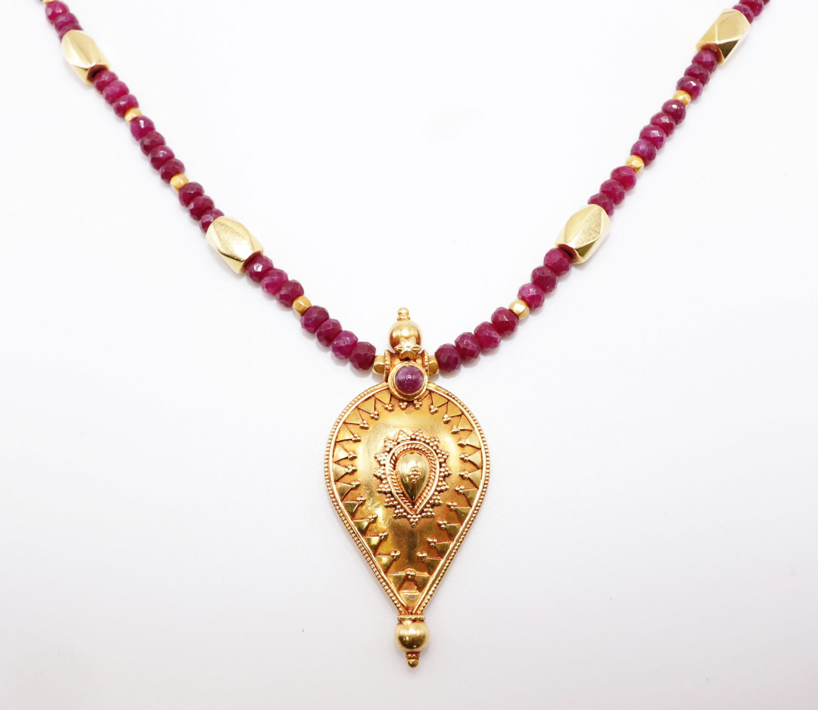 18K GOLD MUGHAL SYTLE RUBY NECKLACE (1 of 4)