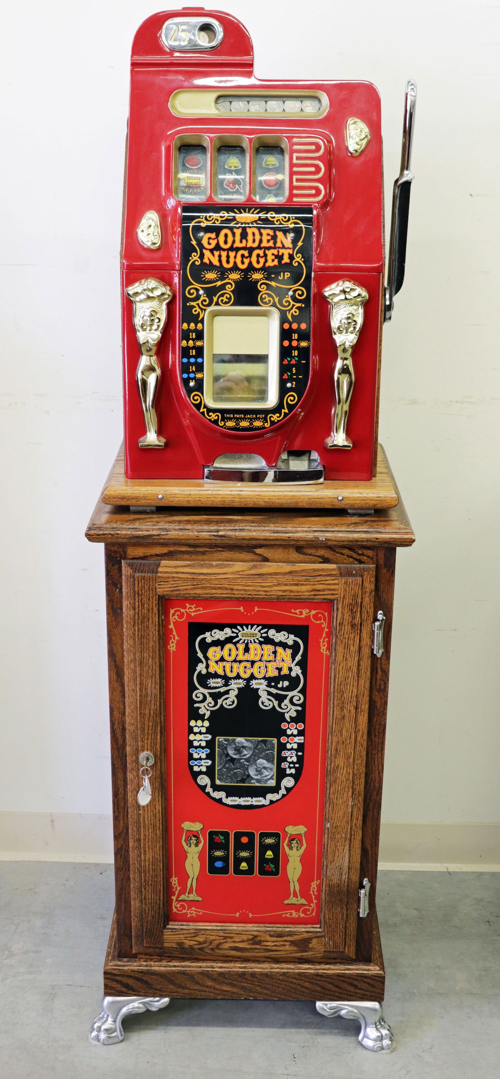 GOLDEN NUGGET .25 CENT SLOT MACHINE & CABINET (1 of 4)