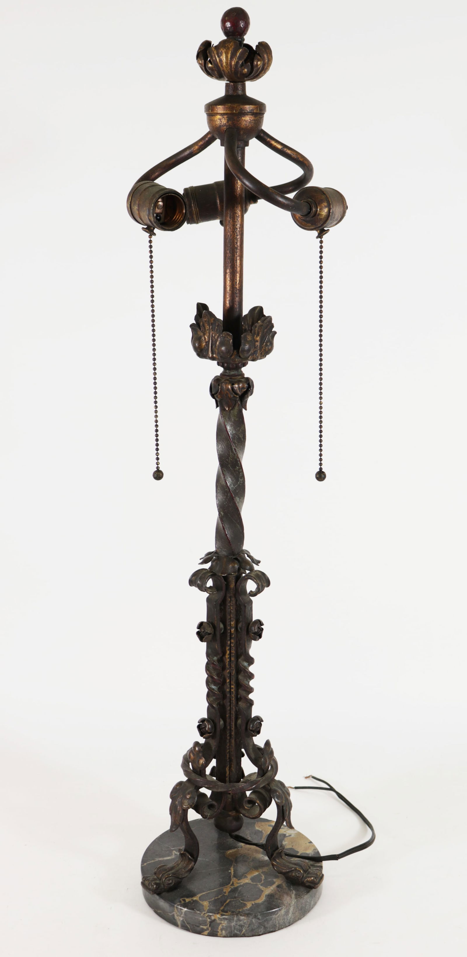 MIZNER STYLE TABLE LAMP (1 of 2)