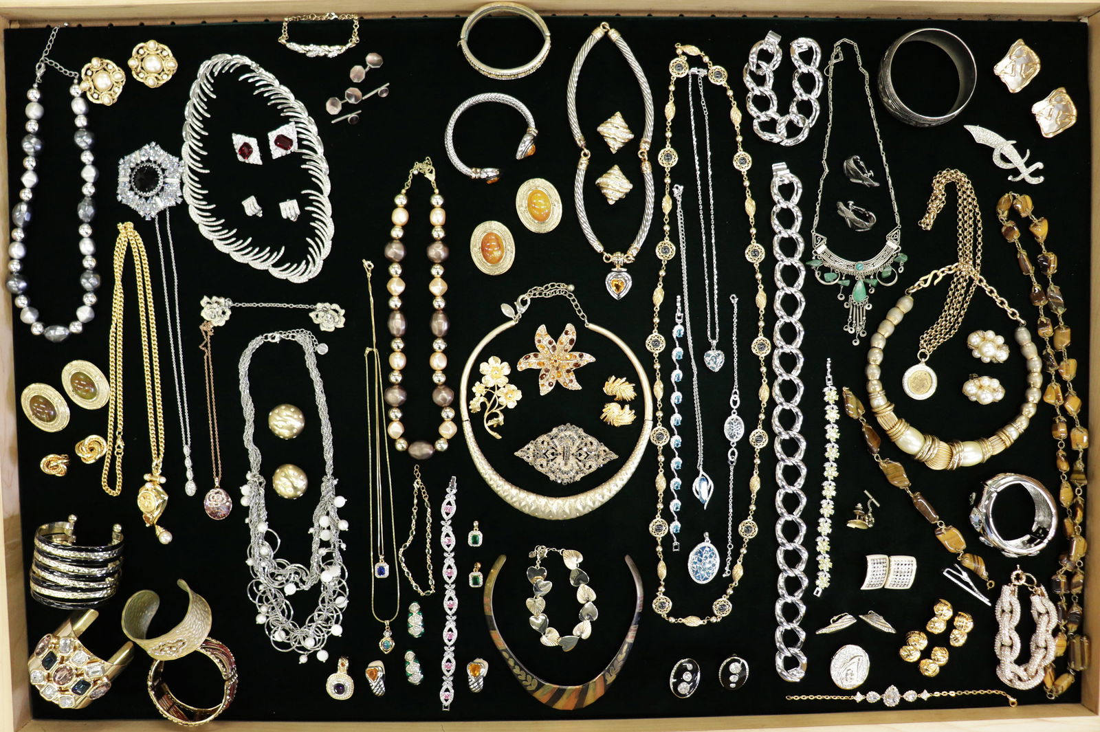 VINTAGE AND COSTUME JEWELRY COLLECTION (1 of 5)