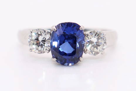 VINTAGE 18K DIAMOND & SAPPHIRE RING: 18KT white gold ring with an approximate 1 carat blue sapphire accented by (2) round approximately .33 carat diamonds. Size 6. Weight 5 g. There is a chip to the girdle of the sapphire.