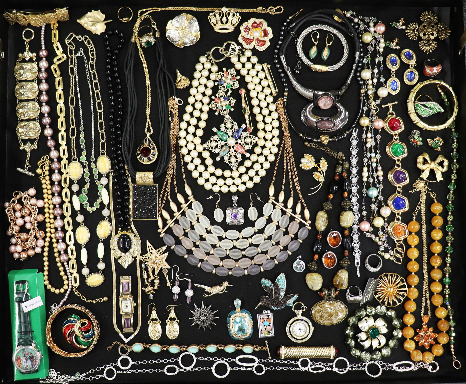 VINTAGE COSTUME JEWELRY LOT (1 of 4)
