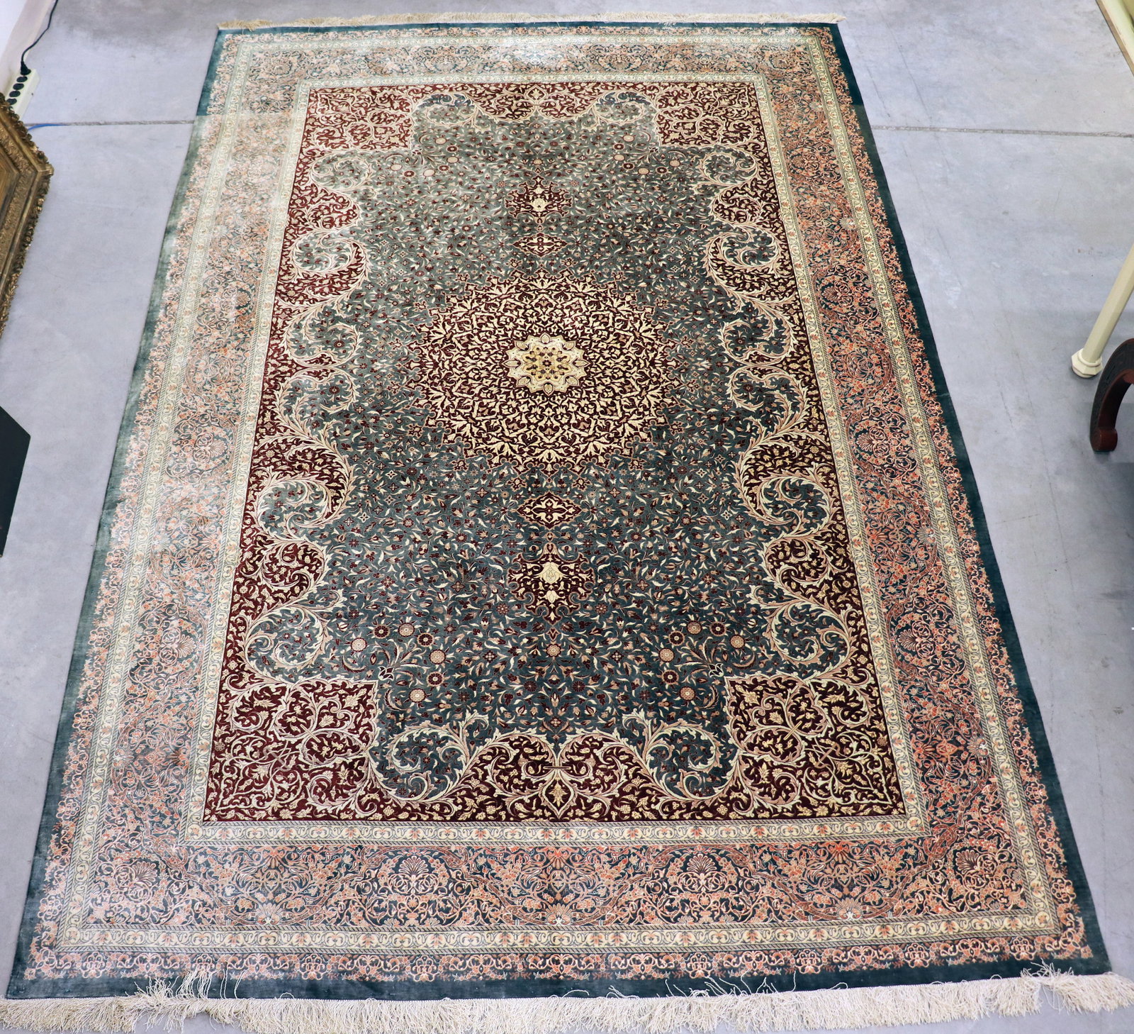 FINE HAND MADE QUM RUG GREEN BORDER (1 of 5)