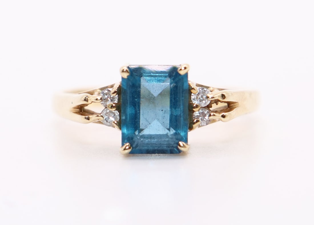 14KT BLUE SAPPHIRE & DIAMOND RING (1 of 3)