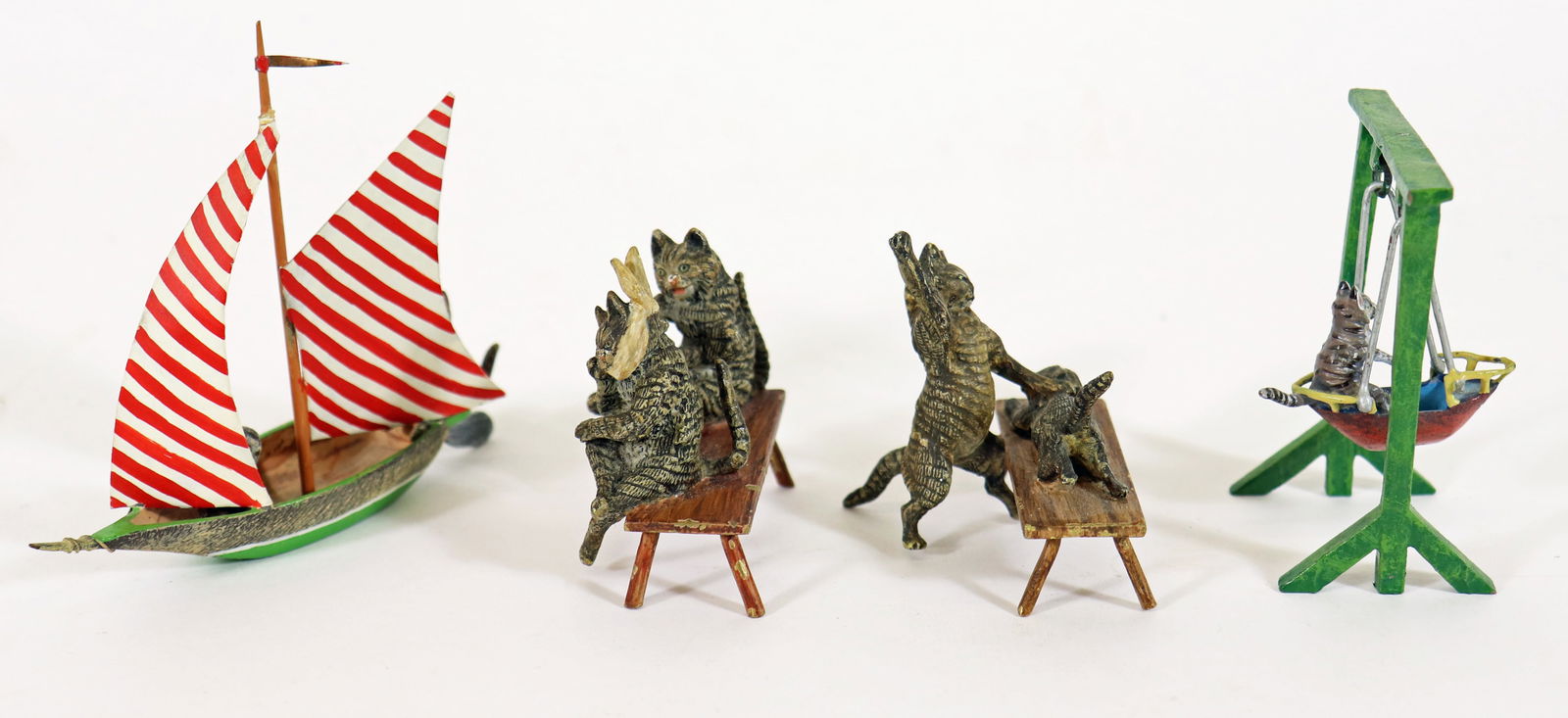 MINIATURE VIENNA COLD PAINTED BRONZE CAT FIGURINES (1 of 2)