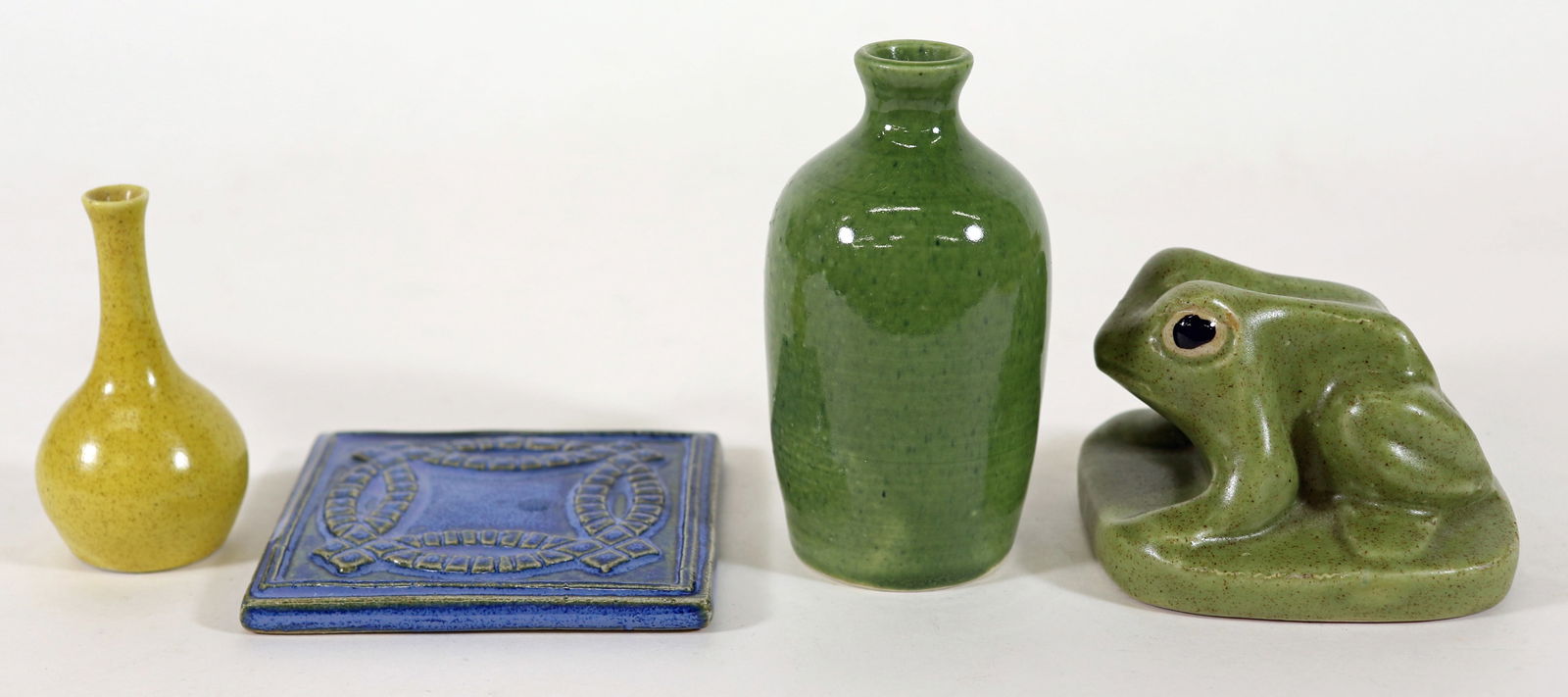 (4) PIGEON FORGE POTTERY COLLECTION (1 of 3)