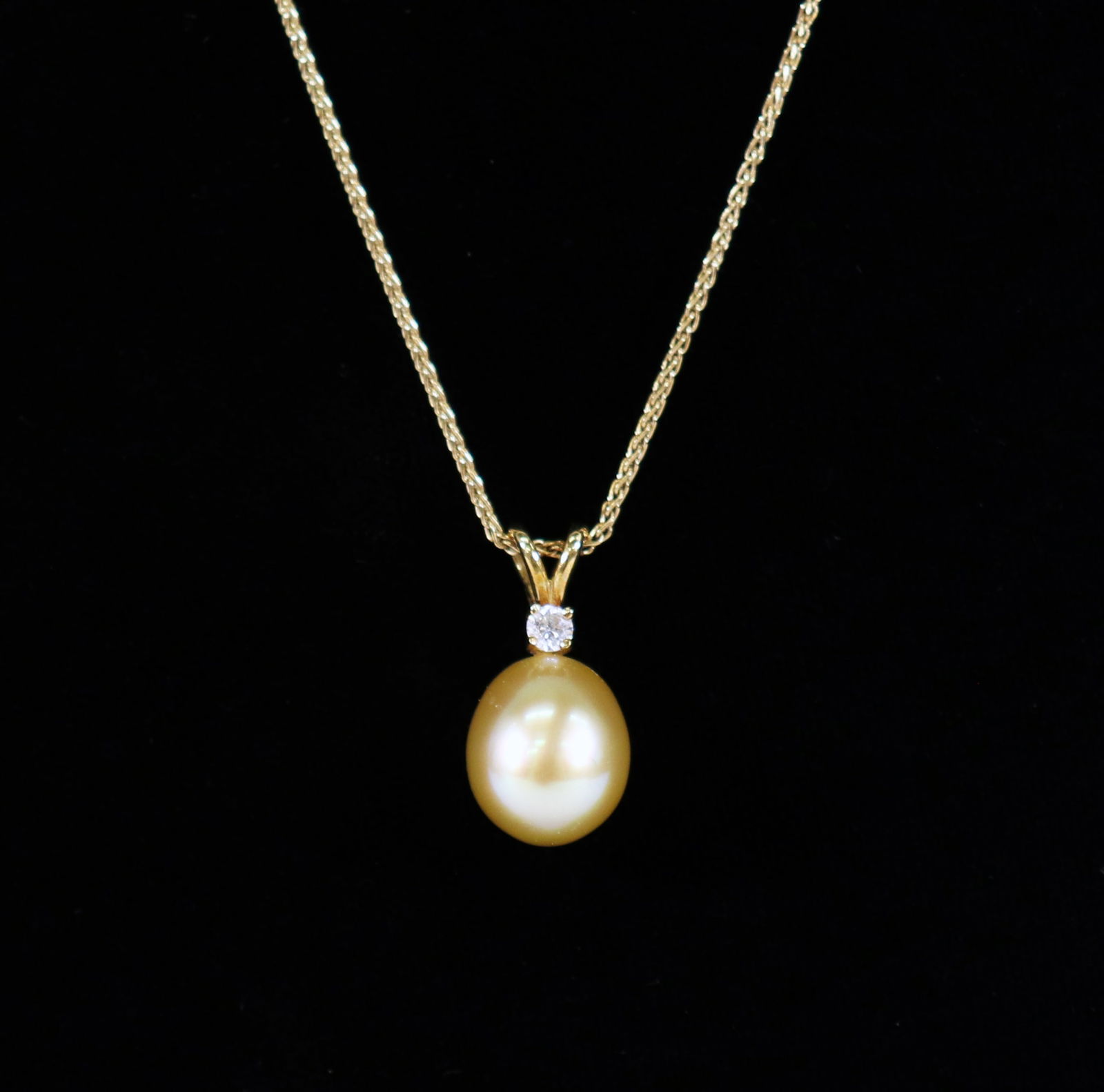 18K PEARL & DIAMOND NECKLACE (1 of 3)