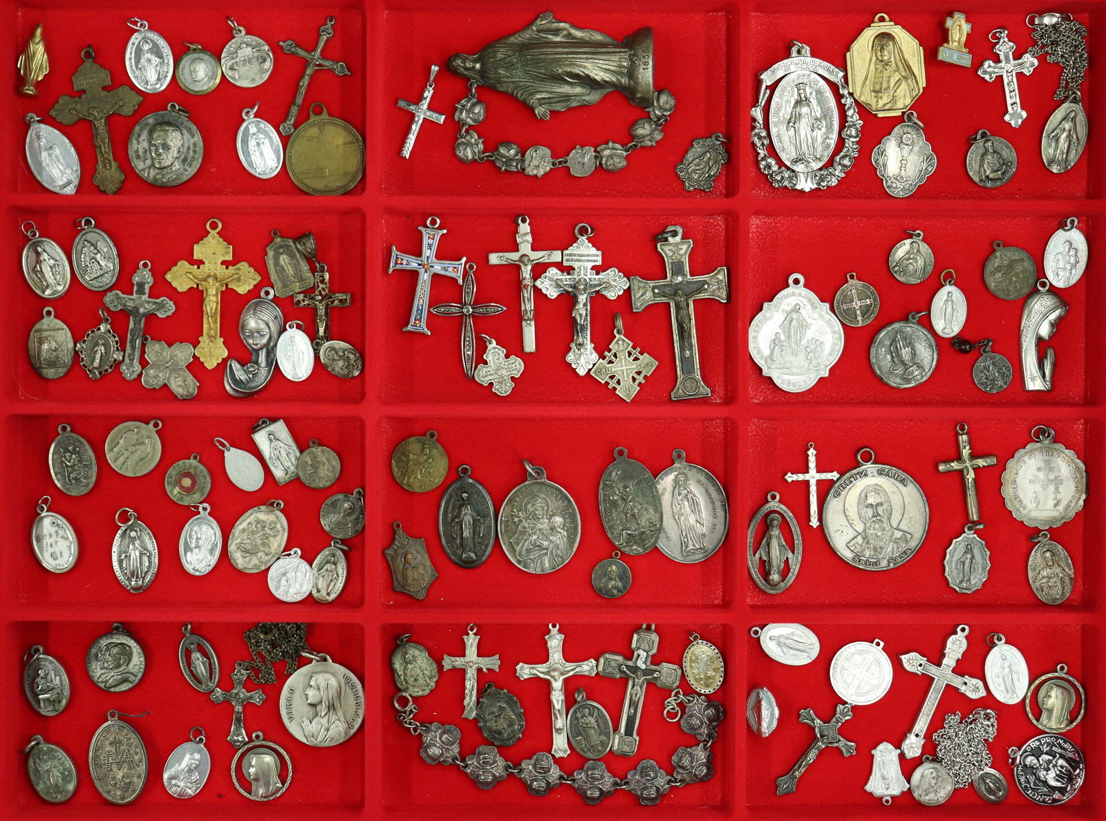 100+ ANTIQUE & VINTAGE RELIGIOUS MEDALS (1 of 4)