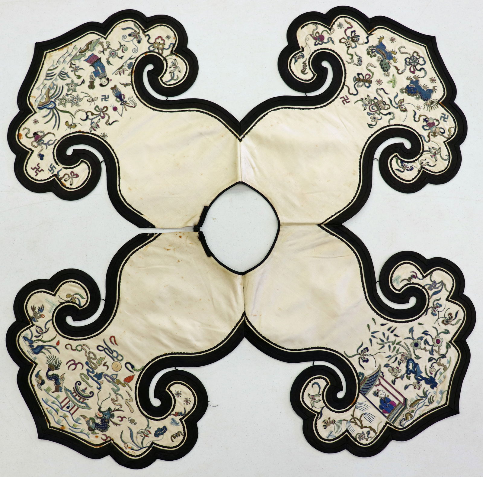 ANTIQUE CHINESE SILK EMBROIDERED ROBE COLLAR (1 of 4)