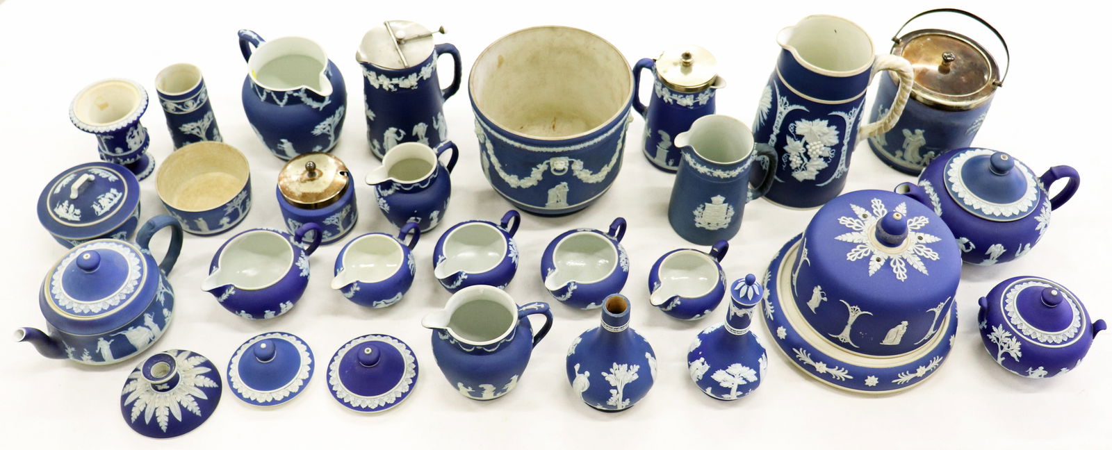 25+ WEDGWOOD BLUE JASPERWARE COLLECTION (1 of 4)