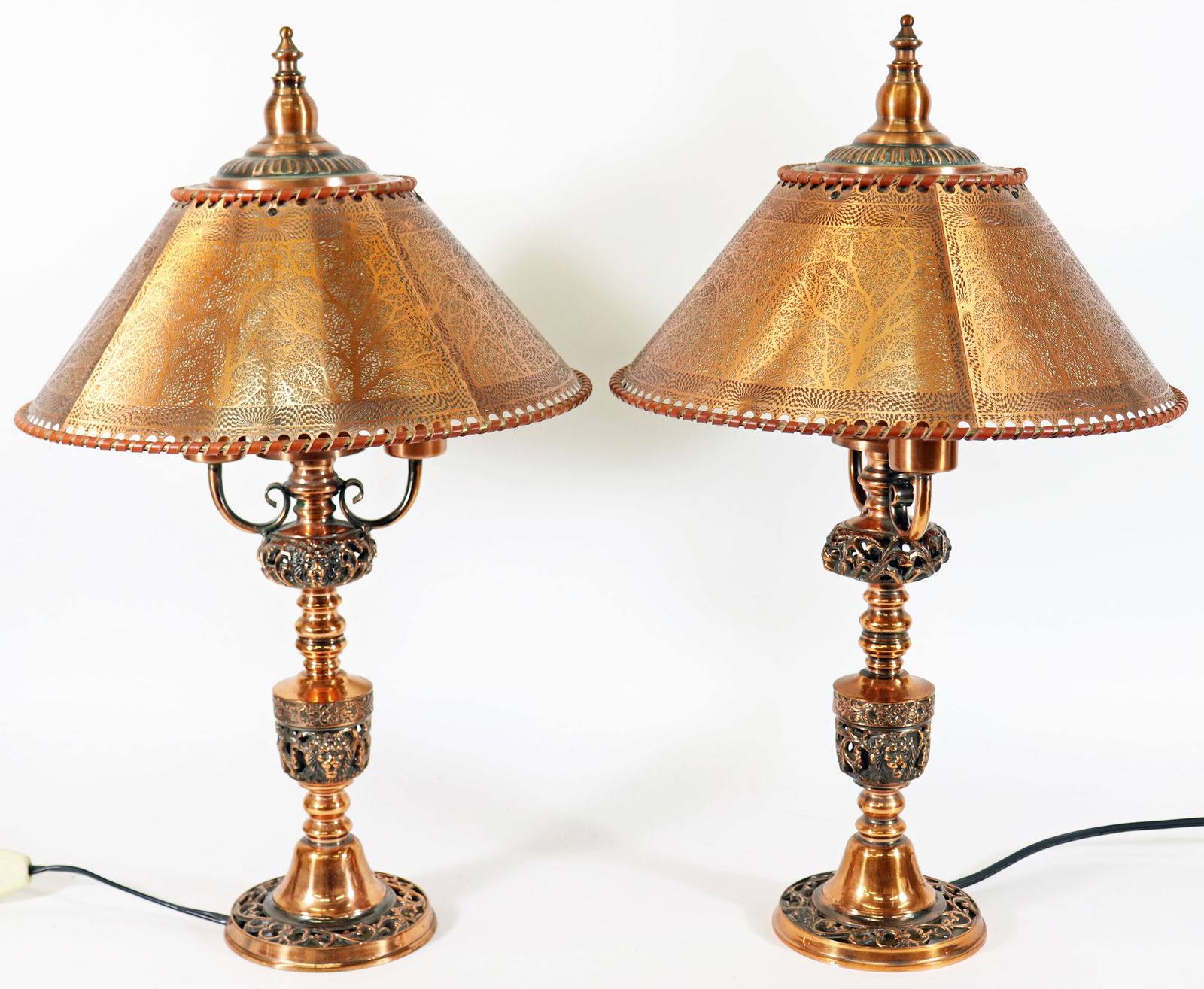 (2) VINTAGE COPPER LION HEAD LAMPS WITH SHADES (1 of 3)