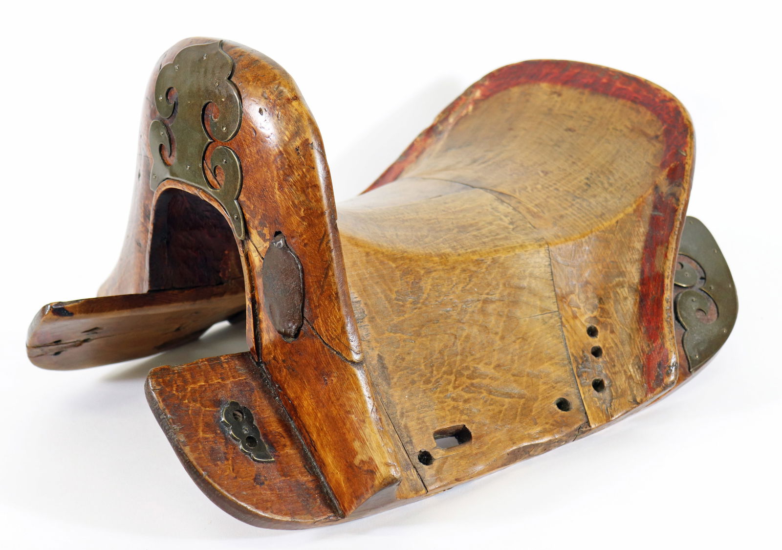 PRIMITIVE WOOD RIDING SADDLE (1 of 4)