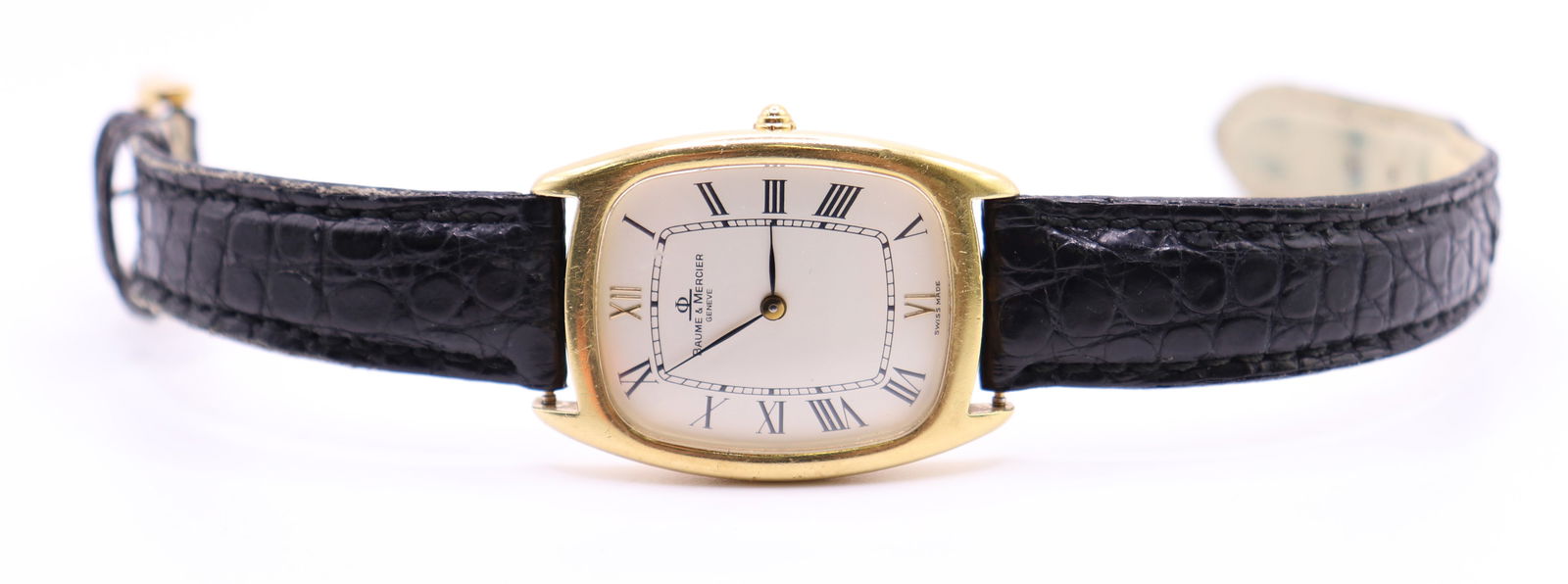 MEN'S 18K GOLD BAUME AND MERCIER WATCH TANK STYLE: A vintage men's Baume and Mercier watch with an 18K yellow gold case and leather band. Roman numerals. Case measures appox 28mm x 38mm. Band measures 9" long. Needs battery.