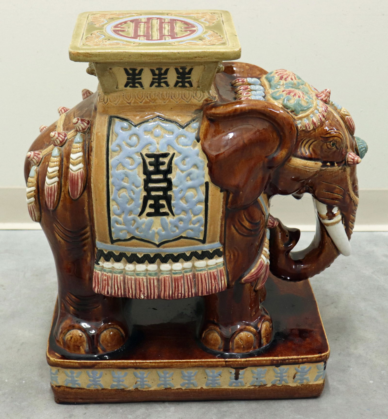 CHINESE ELEPHANT TABLE SCULPTURE (1 of 3)