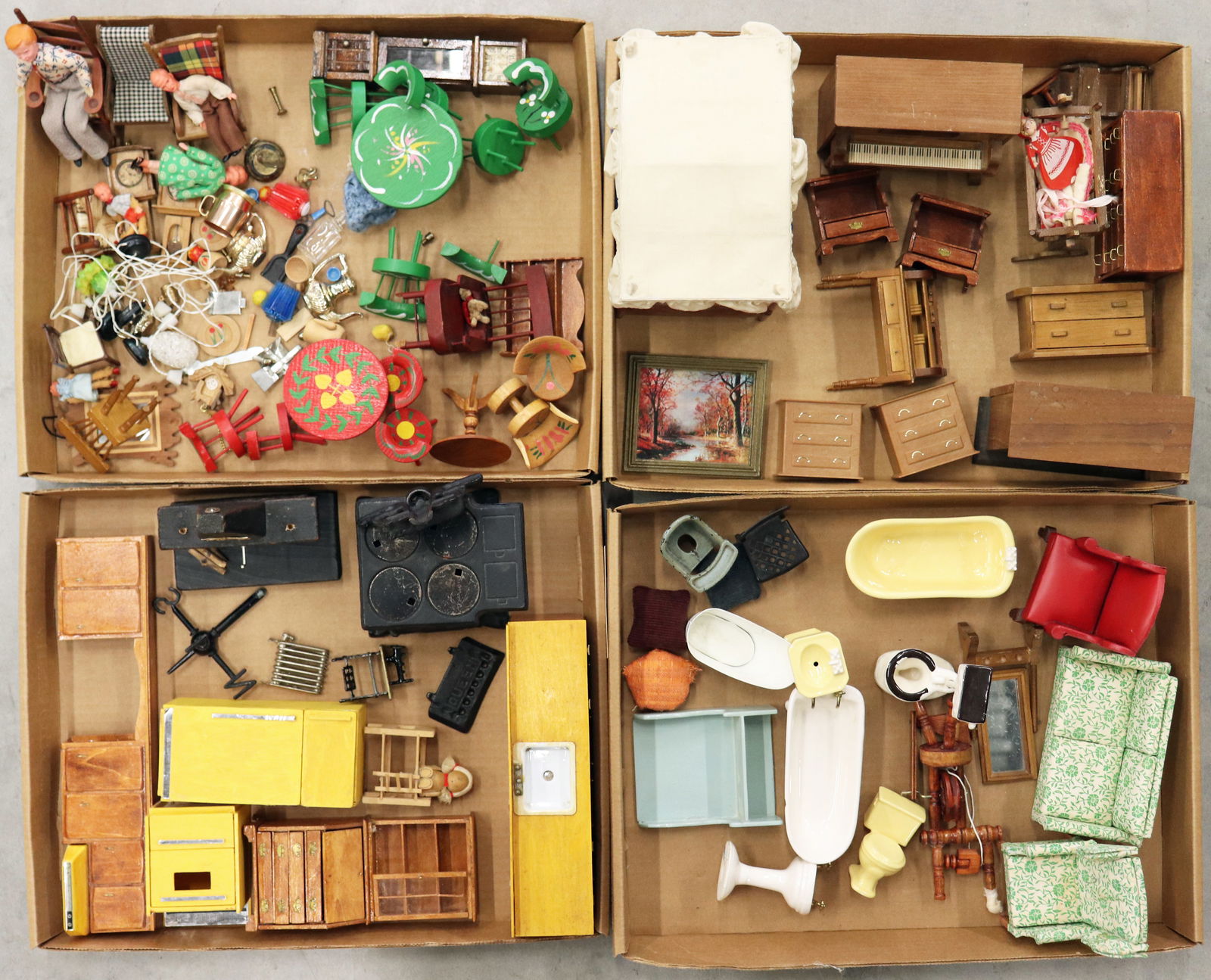 VINTAGE DOLLHOUSE FURNITURE (1 of 5)