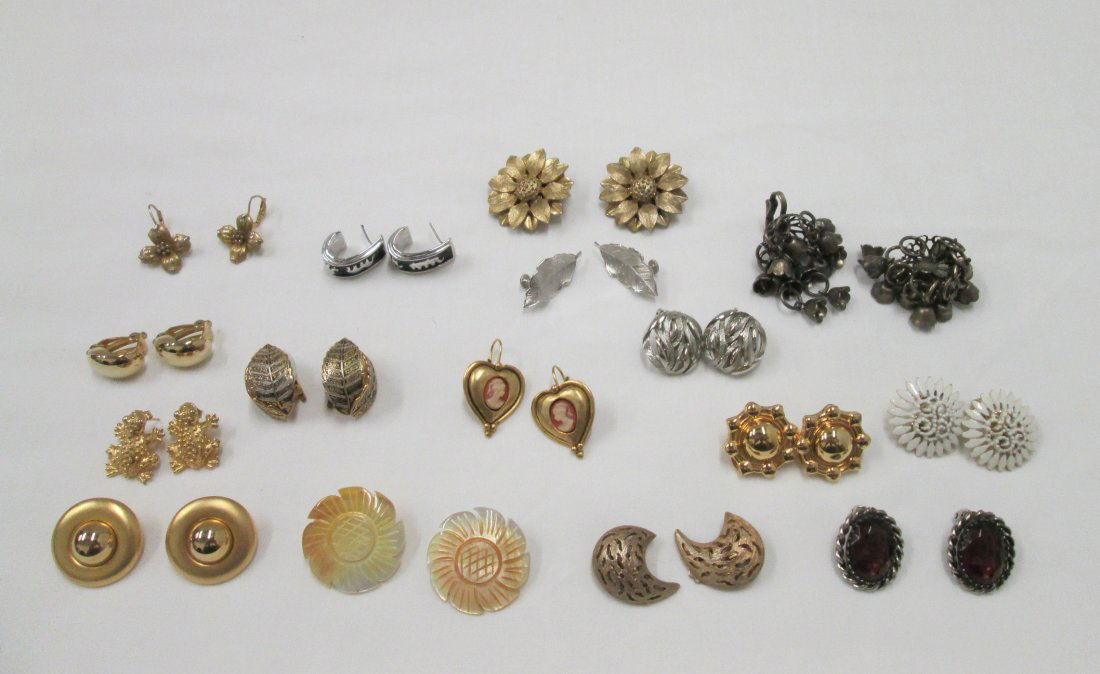 COSTUME JEWELRY EARRINGS: 16 pairs, Sarah Coventry, Monet, EH Cameo, Np Mimi 1974, Coro, Lisner.