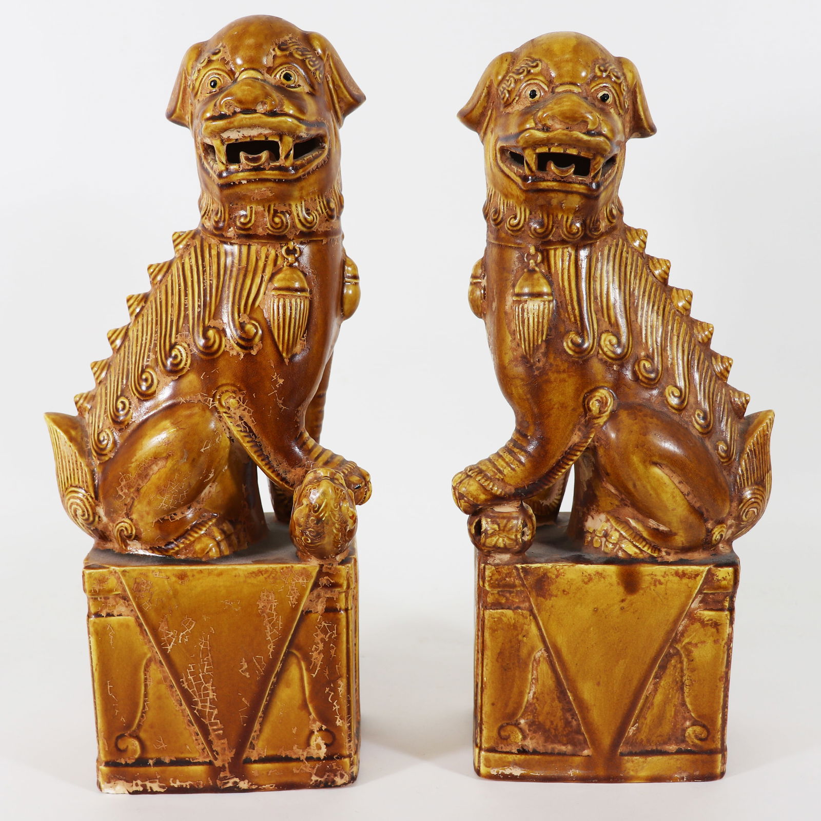 (2) CHINESE CERAMIC FOO DOGS (1 of 4)