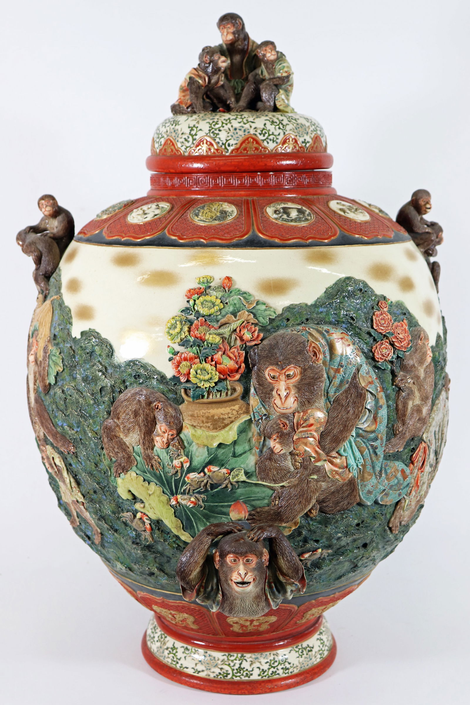 LARGE JAPANESE SATSUMA KAWAMOTO MONKEY VASE (1 of 16)