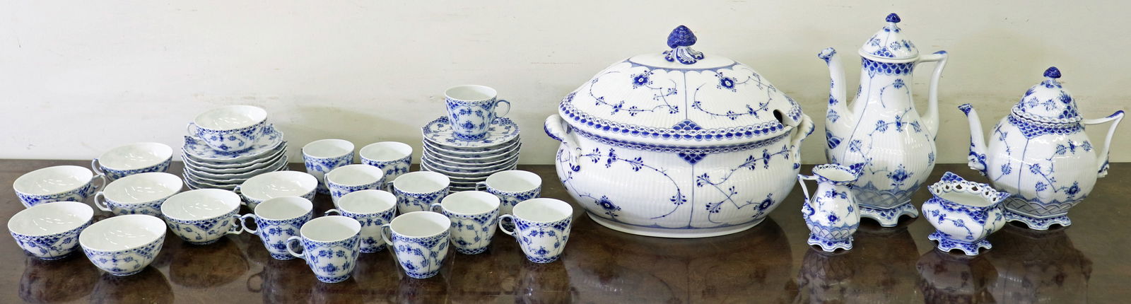 ROYAL COPENHAGEN BLUE FULL LACE CHINA SET (1 of 6)