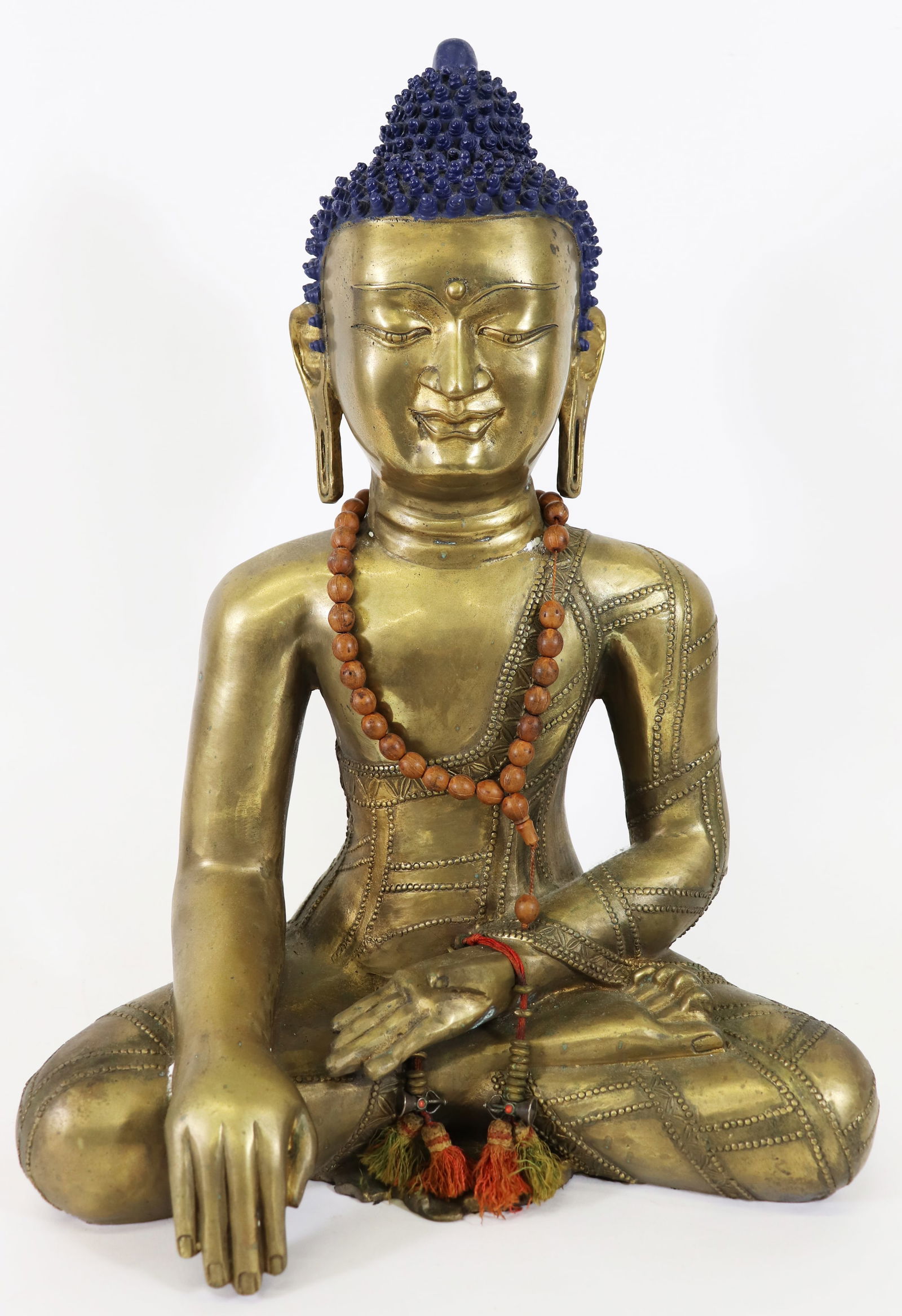 BRASS SEATED ENLIGHTENED BUDDHA SCULPTURE: Brass metal seated Buddha sculpture in the bhumisparsha mudra (earth-touching gesture). The gesture represents the moment of the Buddha's enlightenment under the Bodhi tree, when he called the Earth t