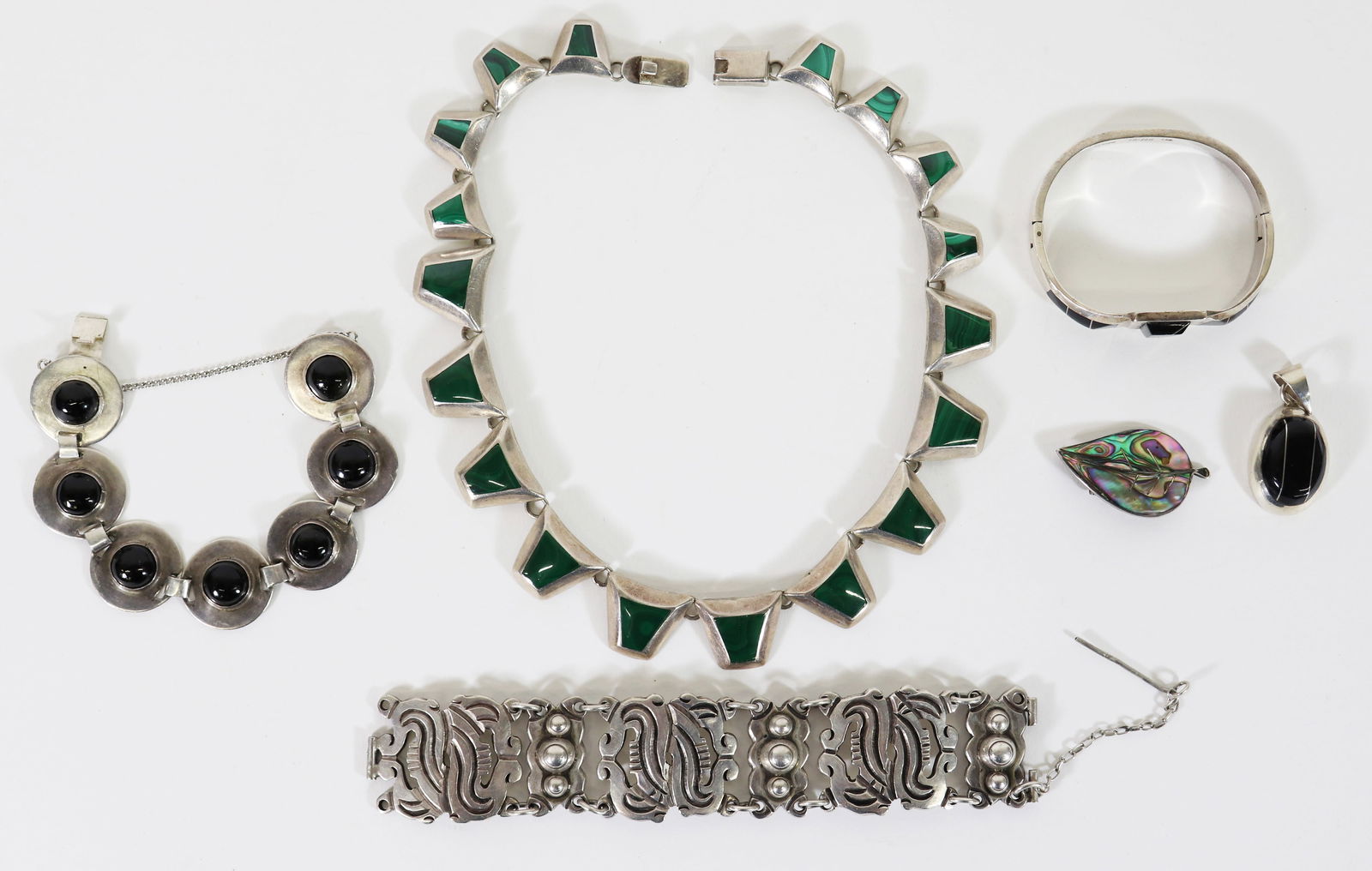 VINTAGE MEXICAN STERLING SILVER JEWERLY: A collection of Mexican sterling silver to include a Taxco 980 silver bracelet, a black onyx bracelet, a black onyx and sterling Johanna Van Ryn onyx bracelet, an abalone shell leaf brooch, a black on