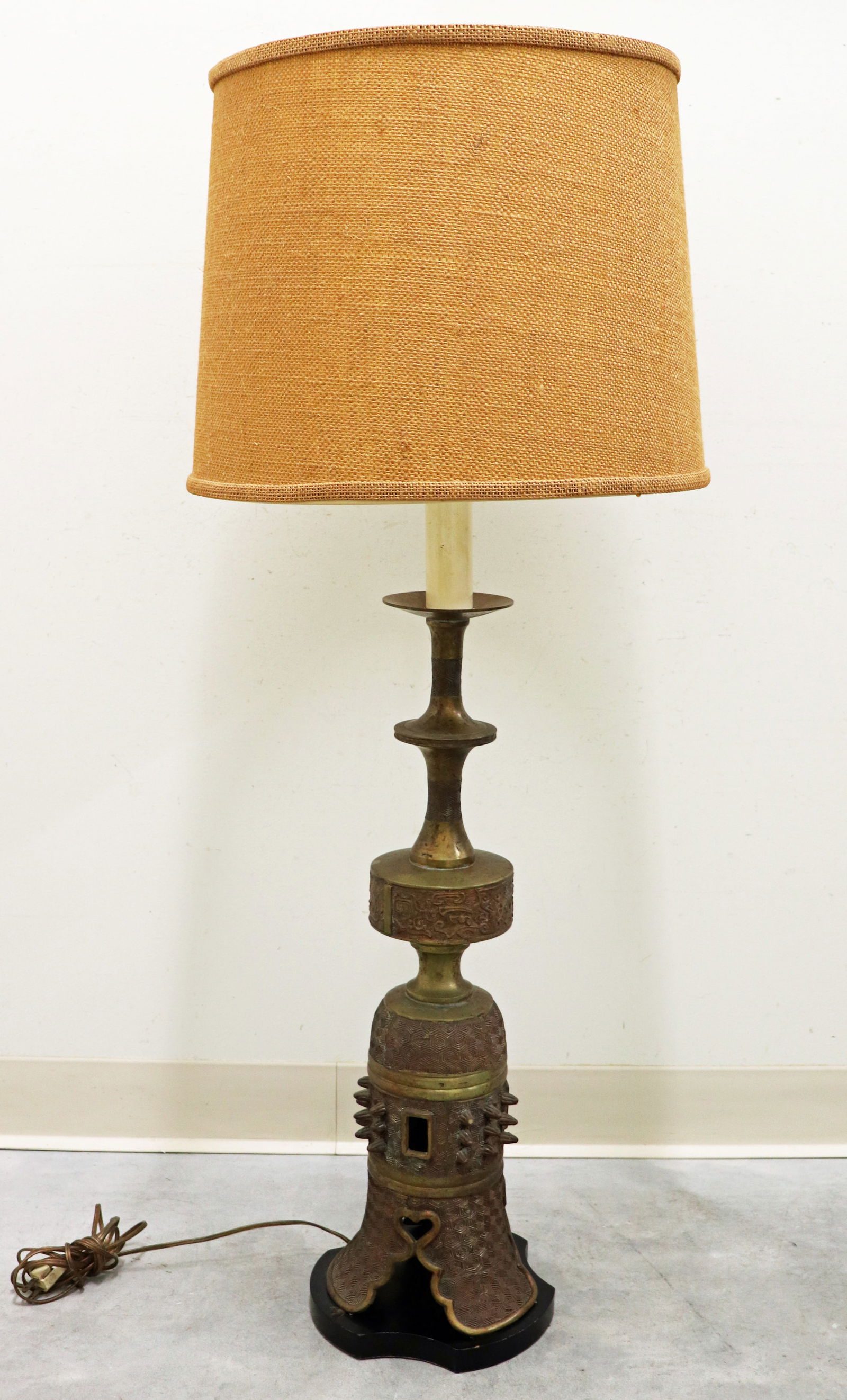 MID CENTURY ASIAN LAMP ATTB. JAMES MONT (1 of 3)