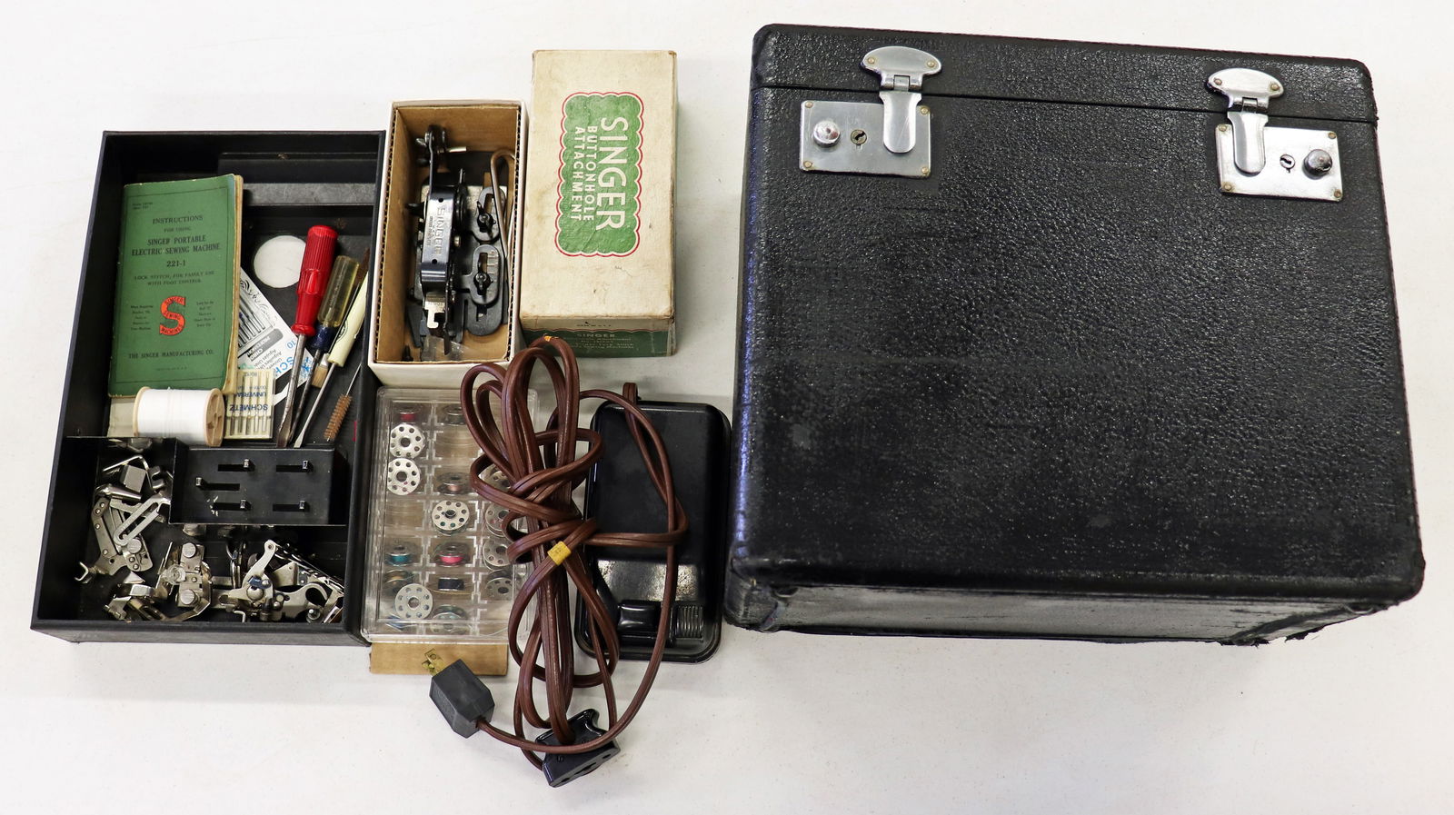 SINGER FEATHERWEIGHT SEWING MACHINE W/ EXTRAS - 3